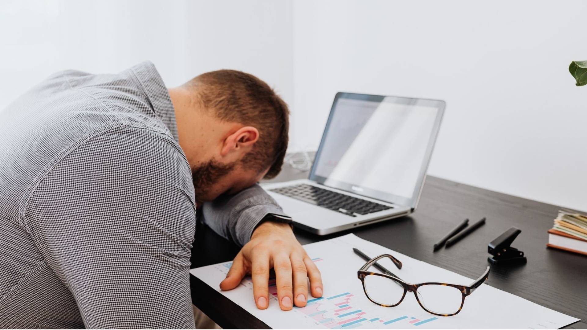 صورة تعبيرية لشخص يعاني من التعب