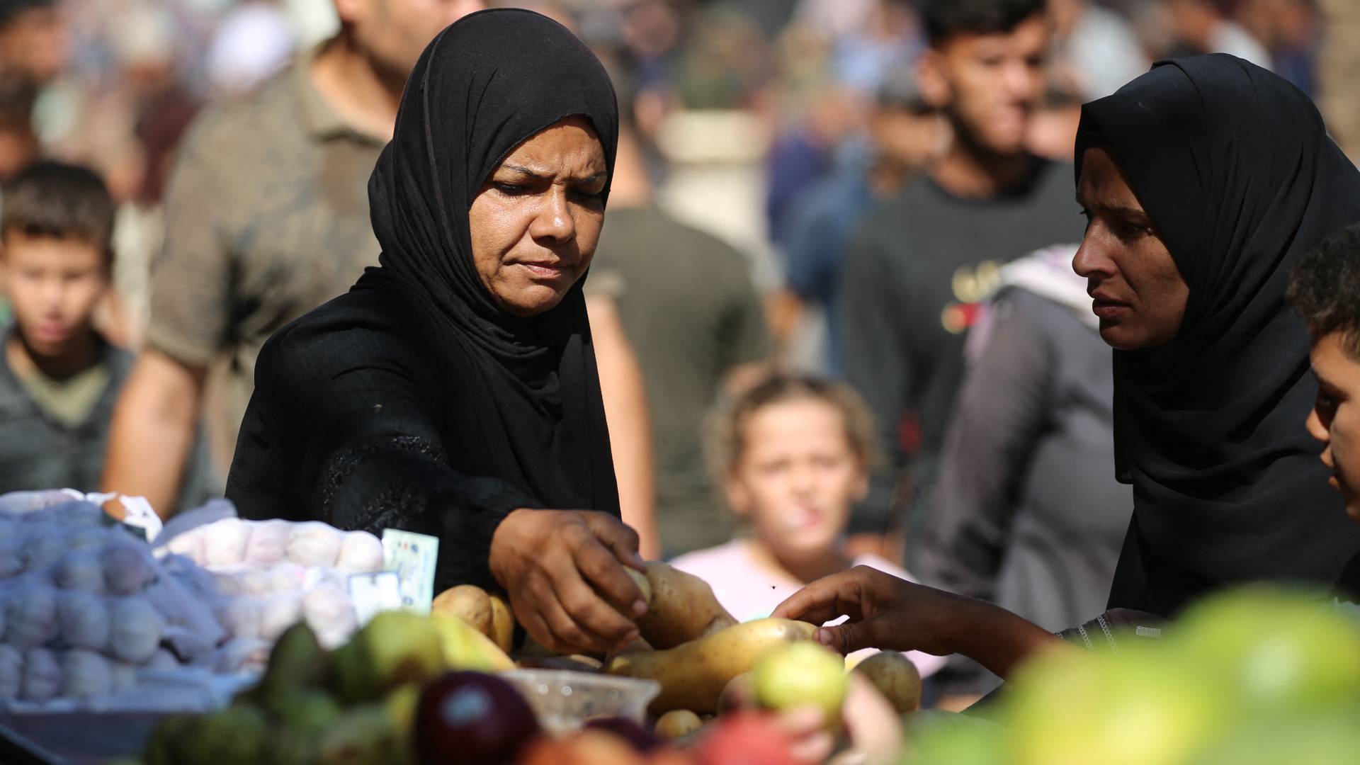 معاناة أهالي قطاع غزة