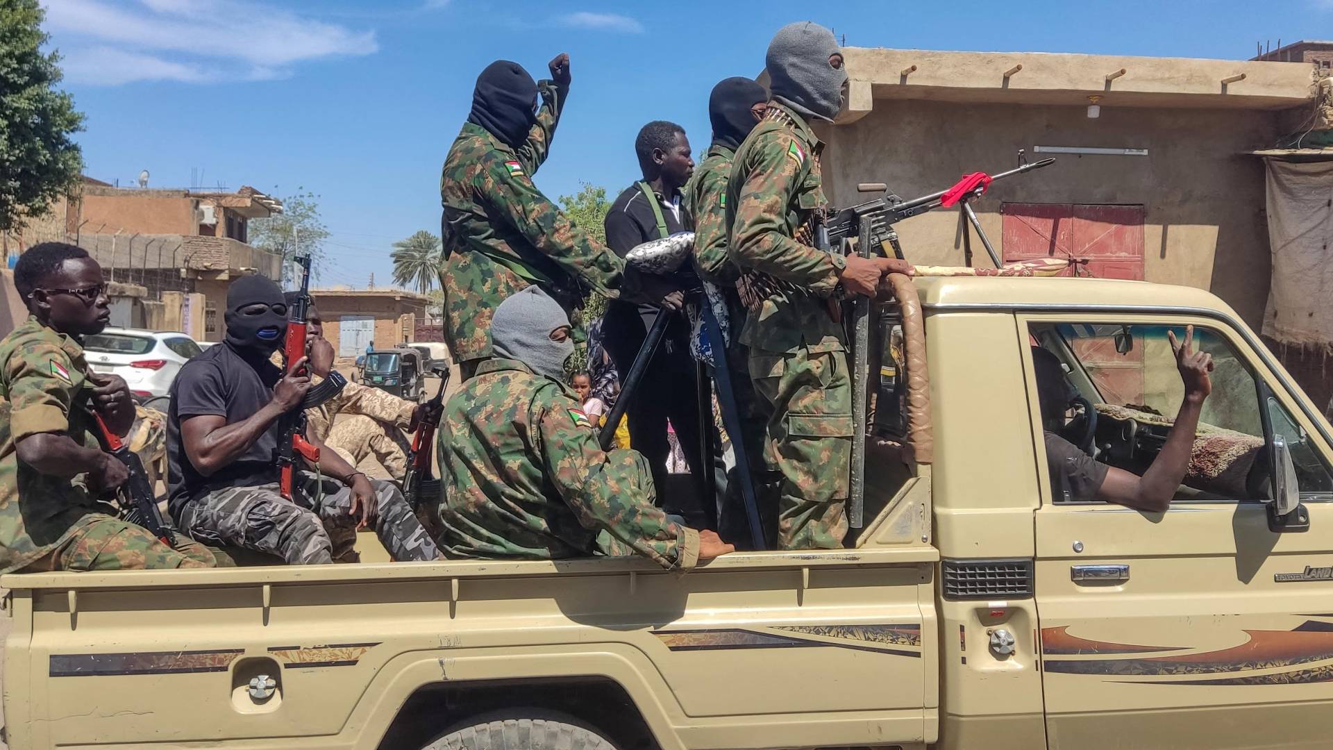 افراد من الجيش السوداني