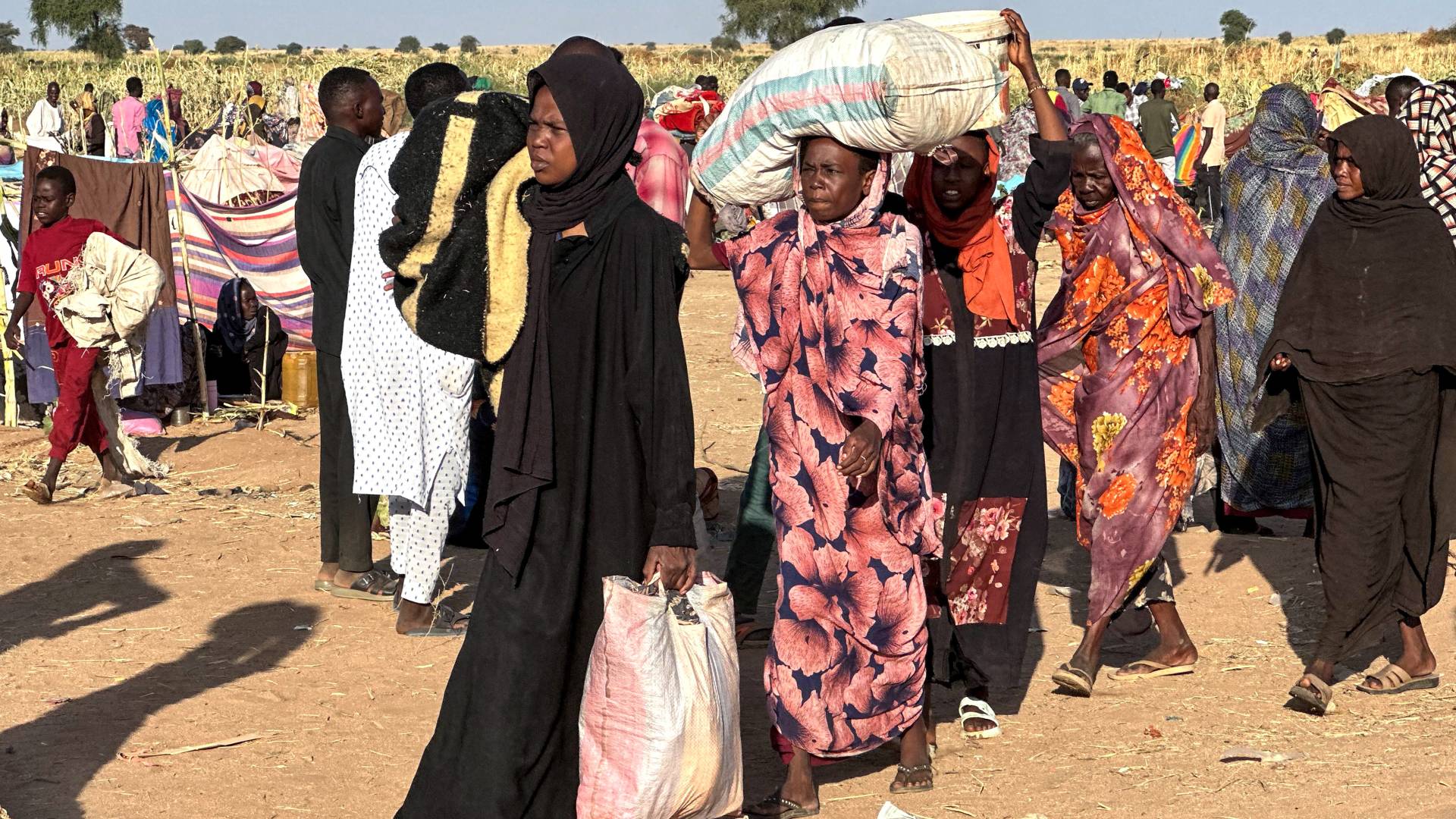 نازحون سودانيون فروا من الفاشر بعد سقوط المدينة في أيدي قوات الدعم السريع