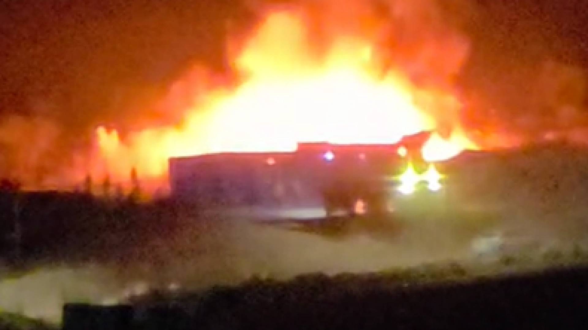 مراسل رؤيا: اندلاع حريق بمستودعات الصرف الصحي بوادي المغير في إربد