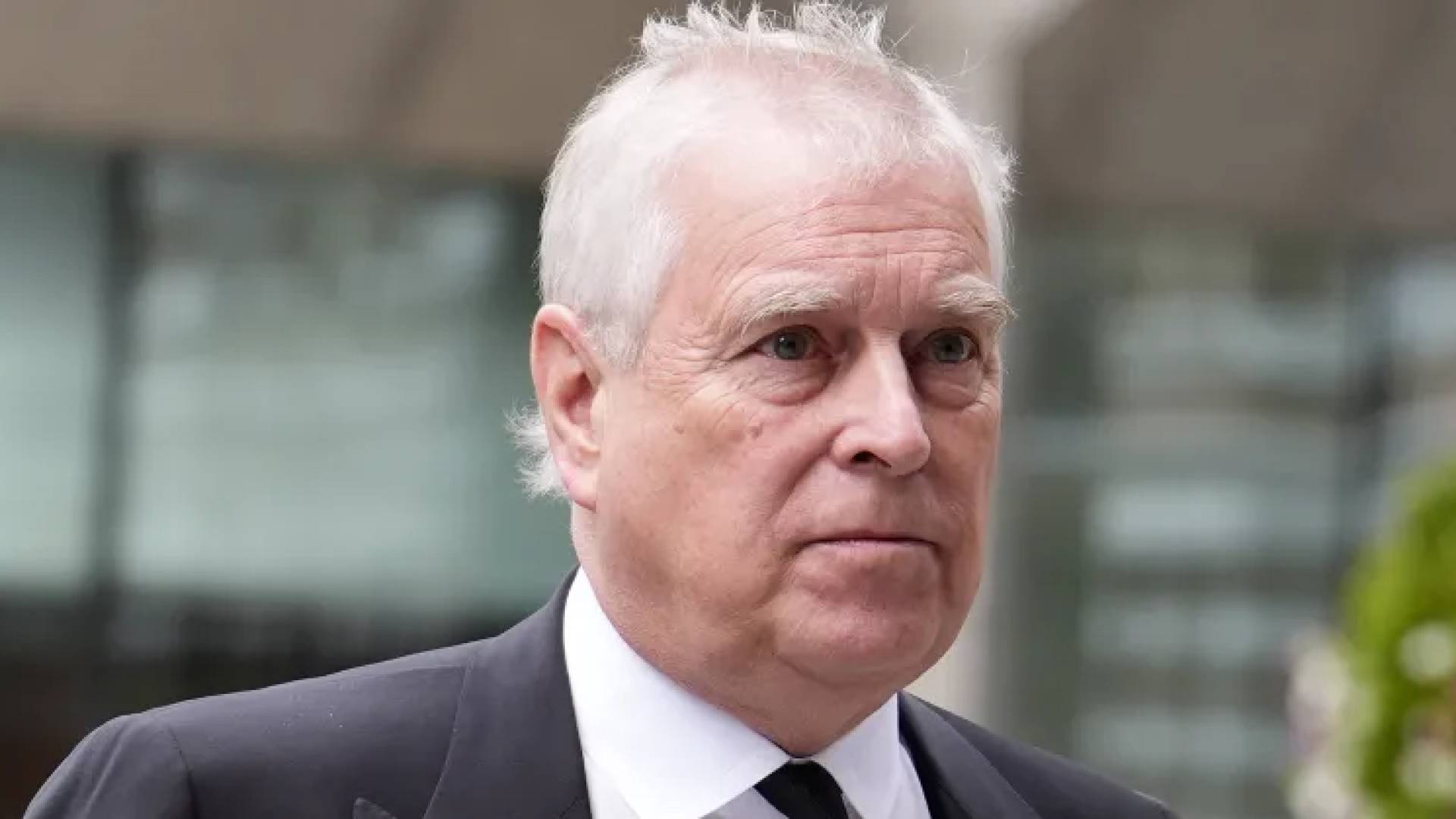 الأمير أندرو شقيق الملك تشارلز