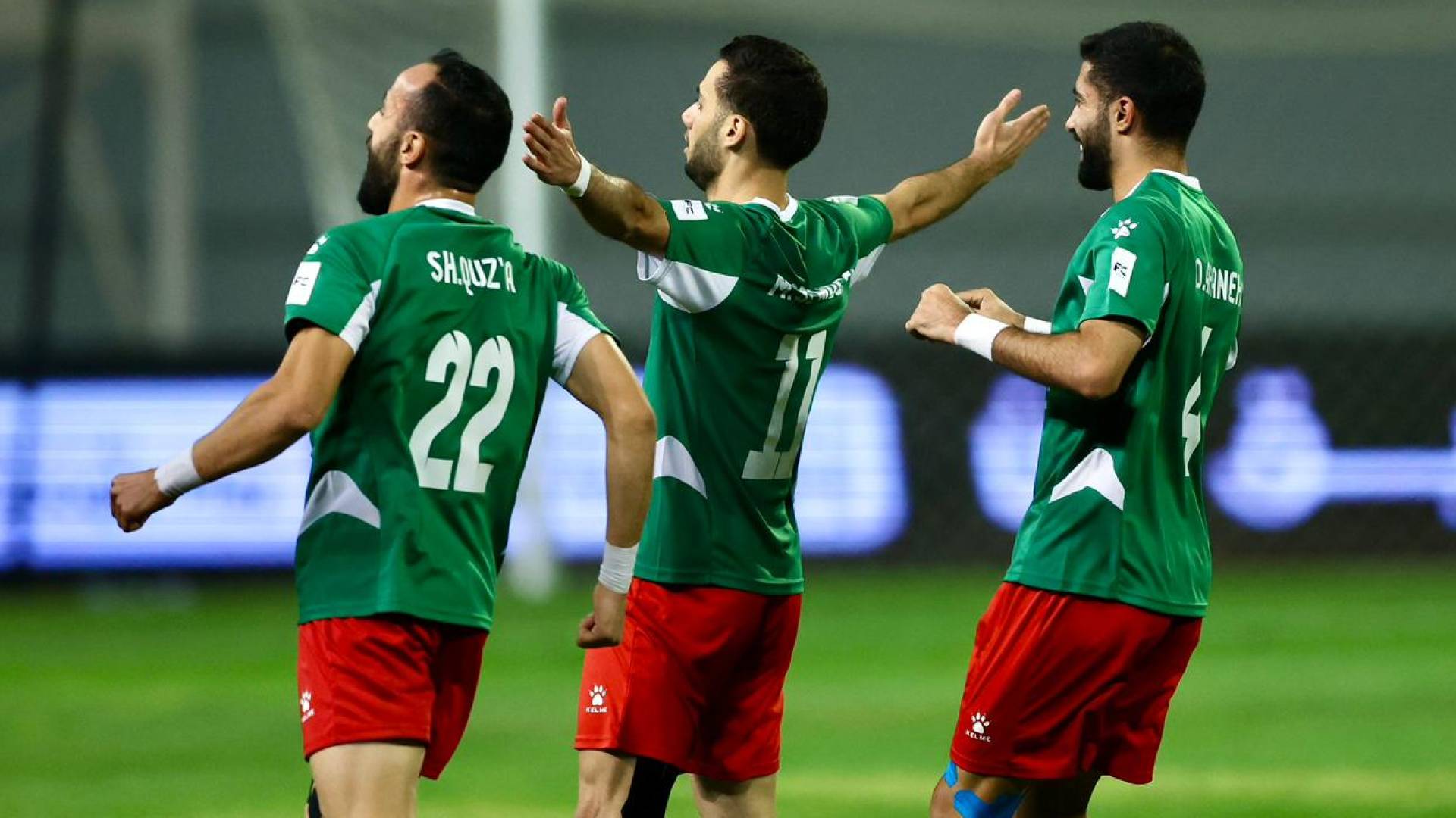 لاعب الوحدات مهند سمرين يحتفل بهدفه