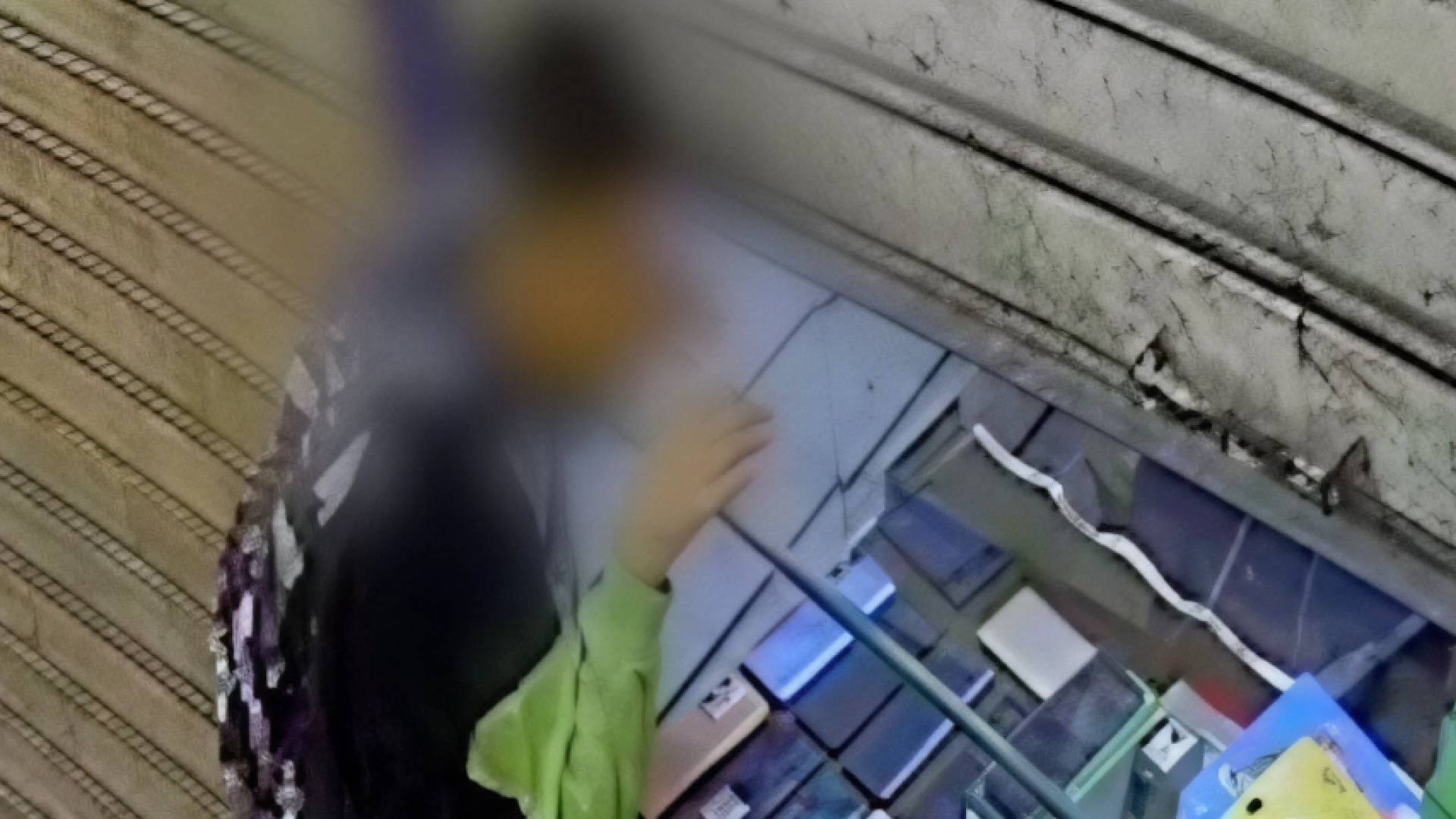 حدث يسرق هاتف في وسط البلد