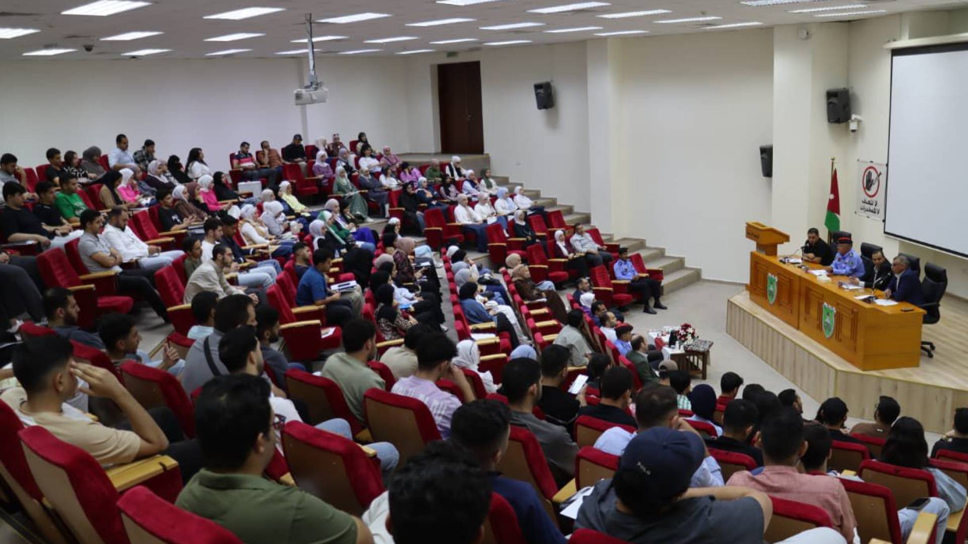 الأمن العام يواصل "الأسبوع التوعوي" في 5 جامعات أردنية لترسيخ مفاهيم الأمن الشامل