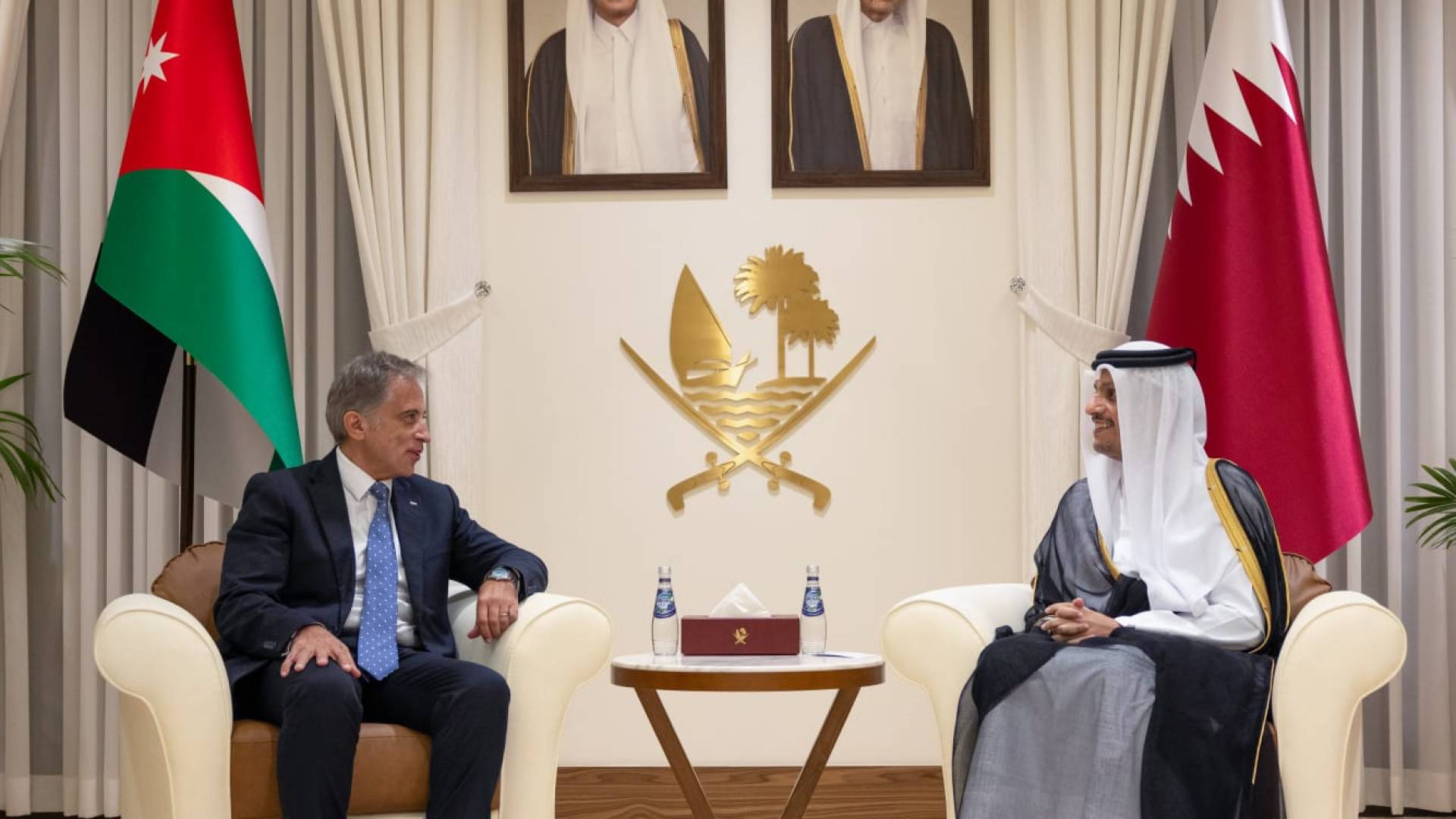رئيس الوزراء يلتقي رئيس مجلس الوزراء ووزير الخارجيَّة القطري