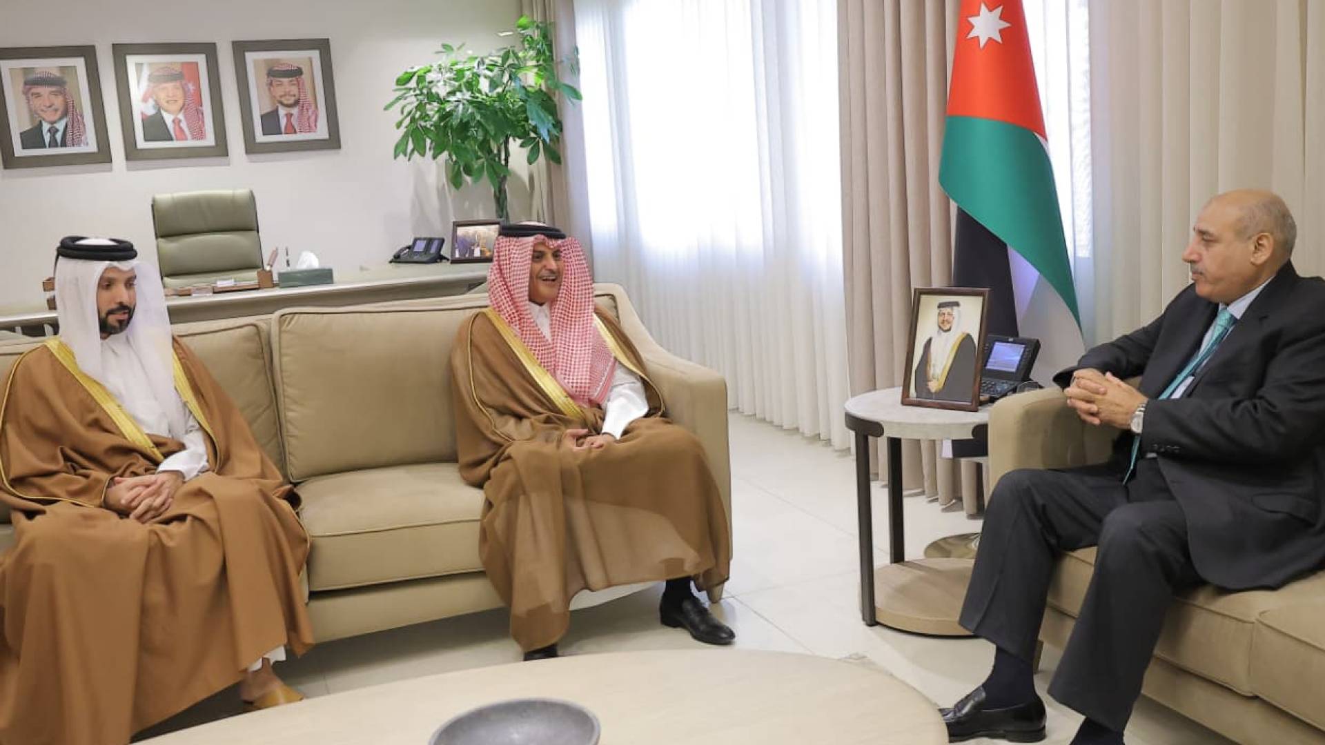 لقاء رئيس مجلس النواب مازن القاضي مع السفير القطري، سعود بن ناصر بن جاسم آل ثاني