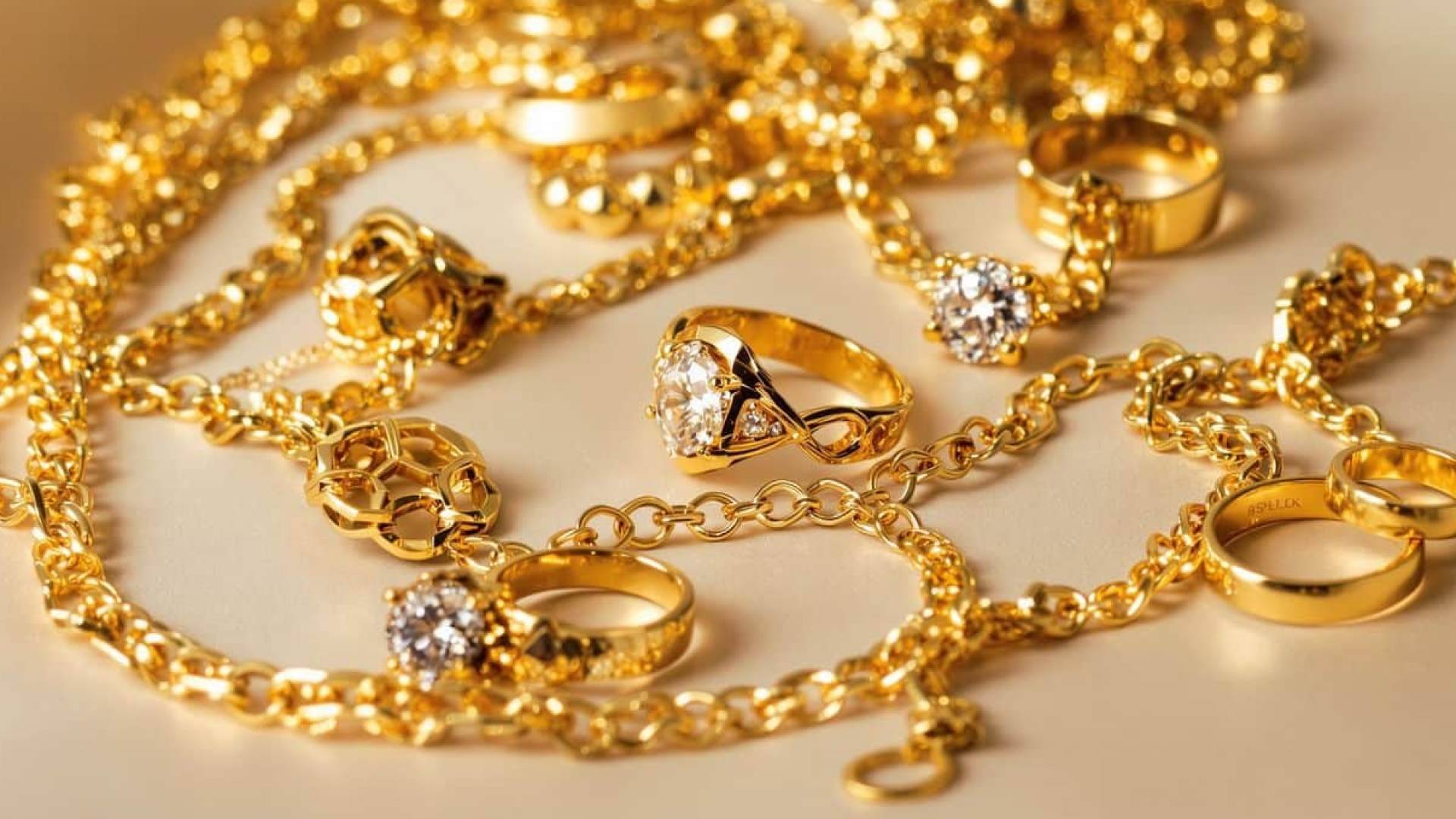 مجوهرات ذهبية