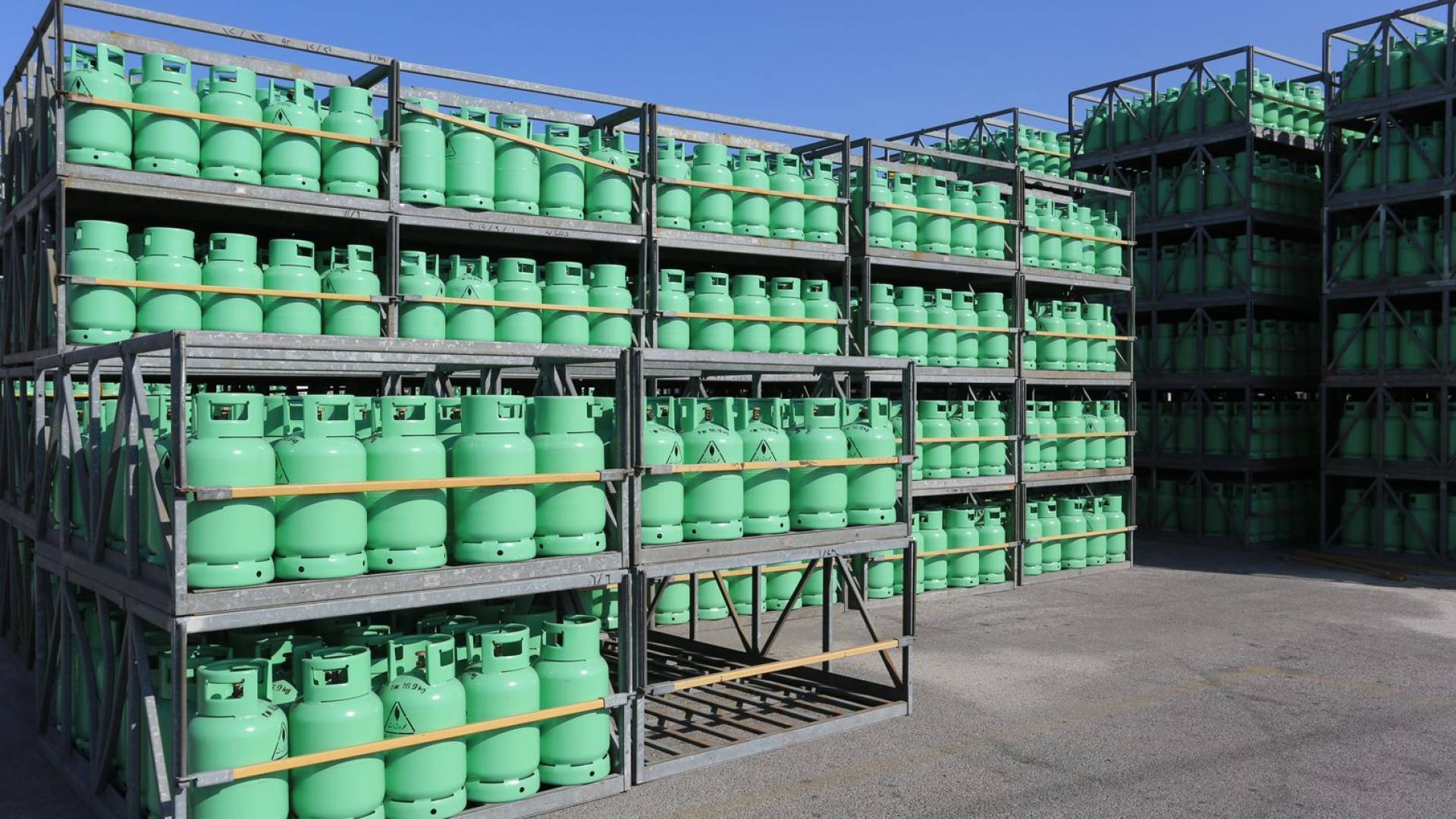 اسطوانات غاز جديدة.. ارشيفية