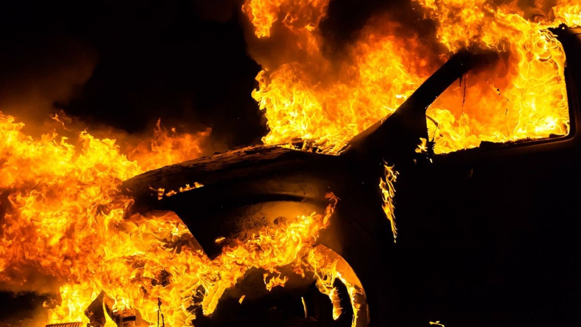 مركبة محترقة-أرشيفية