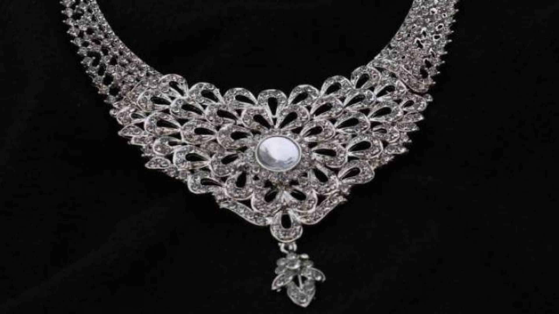 مجوهرات فضية