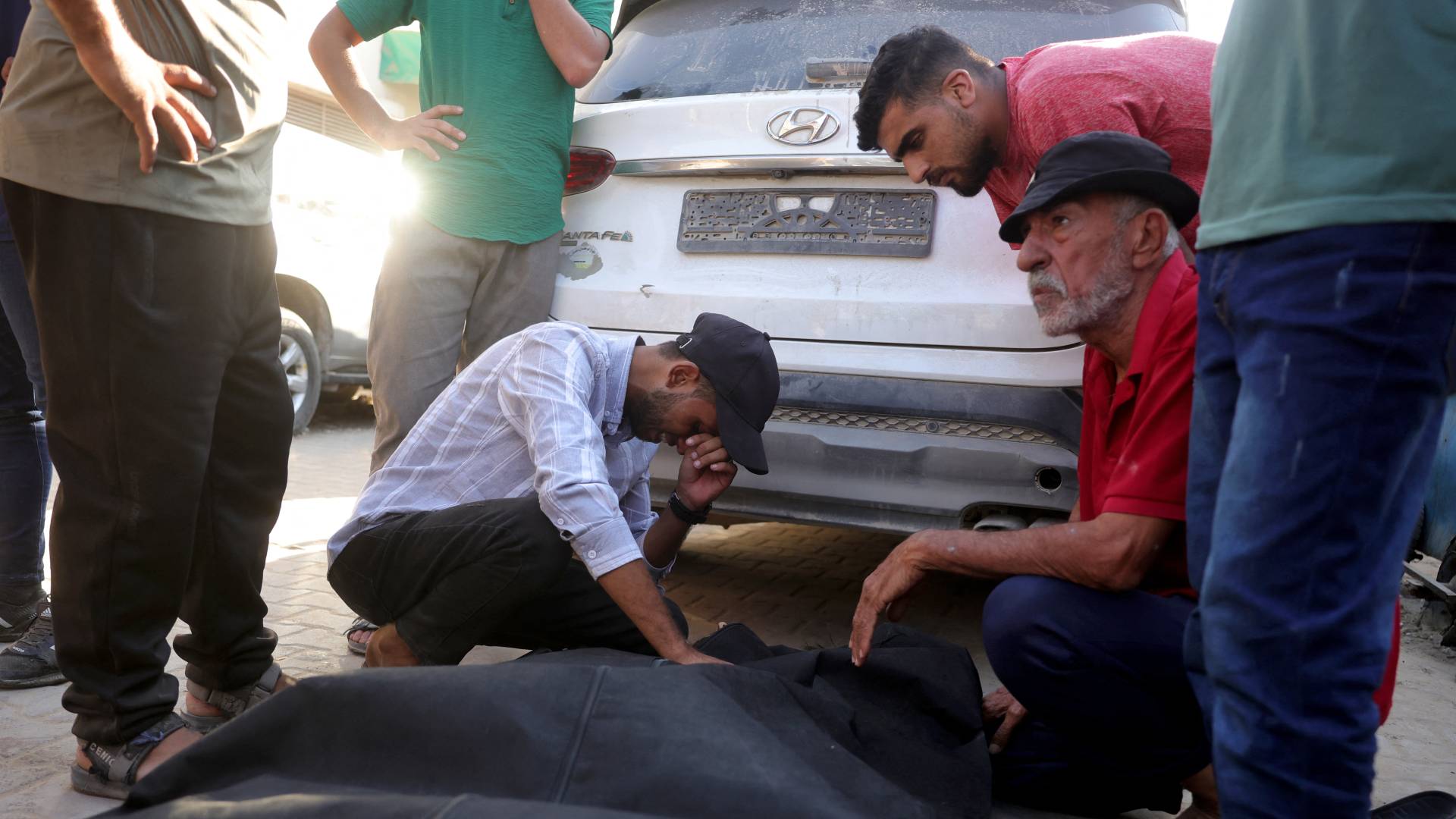 انتشال شهيد في غزة.. ارشيفية