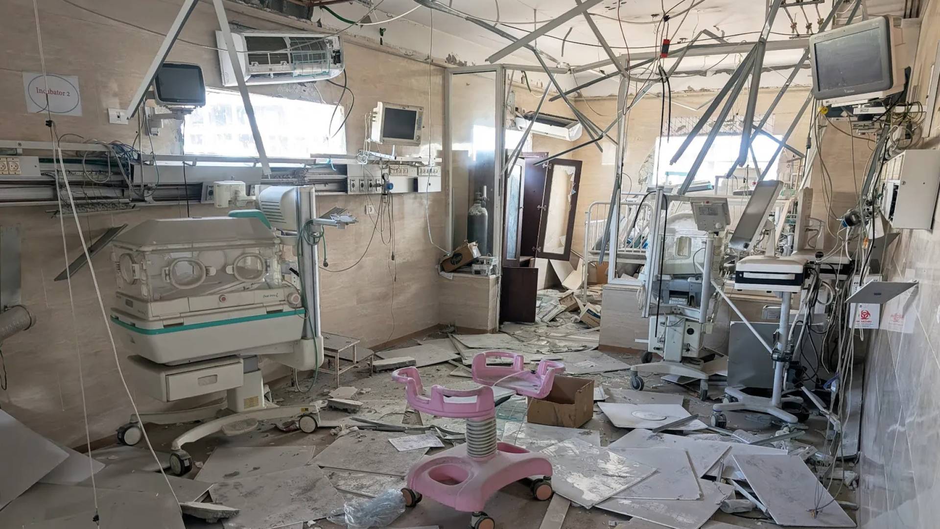 احدى مستشفيات غزة بعد تعرضها لقصف الاحتلال.. ارشيفية