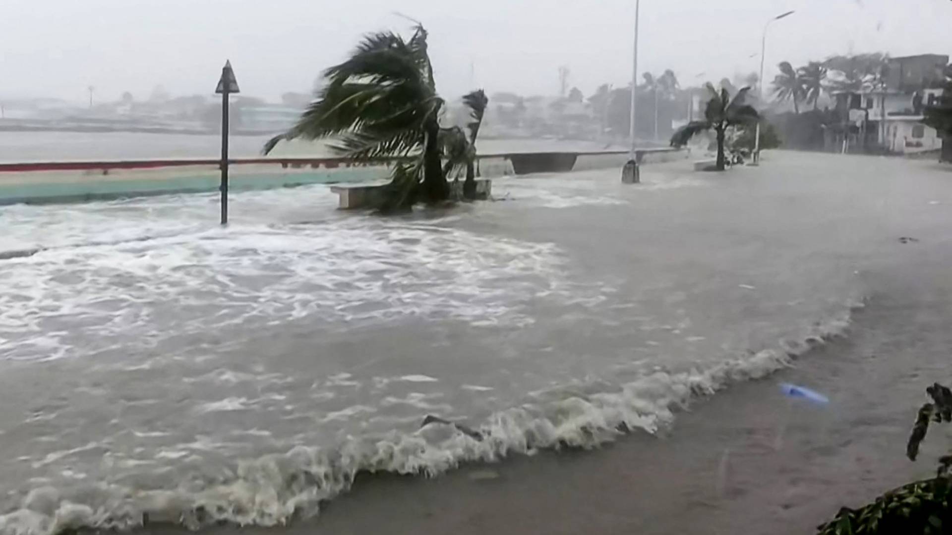 إعصار "كالمايجي"