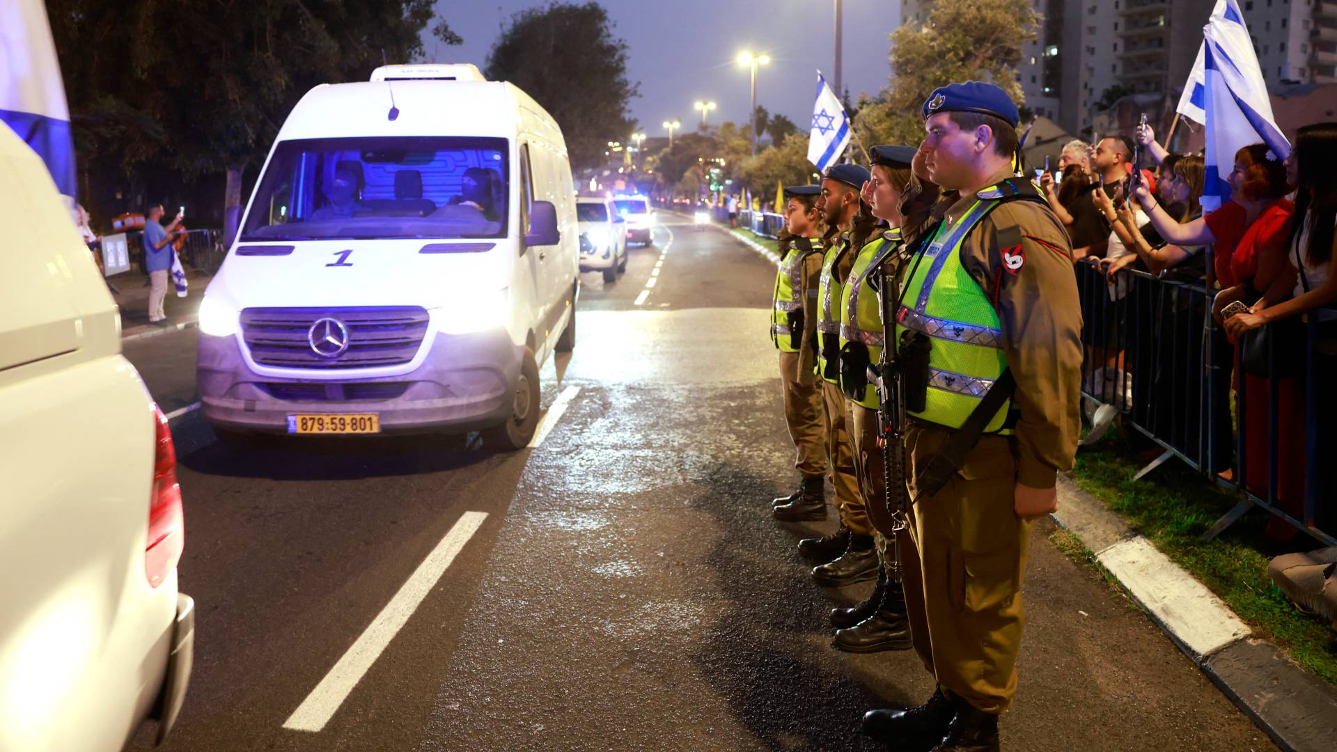 مركبة تقل جثة غولدن