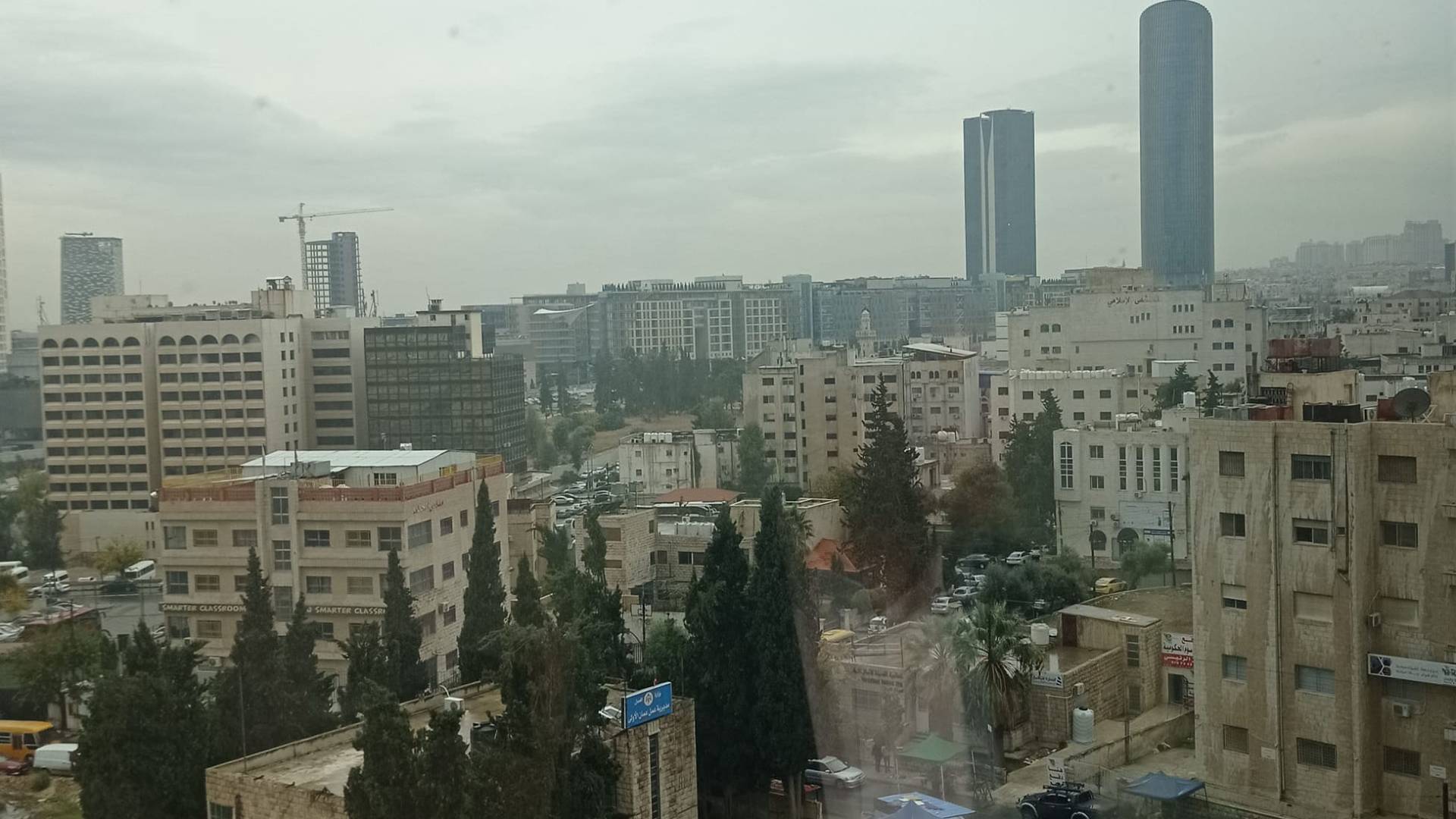 سقوط الأمطار في العاصمة عمان