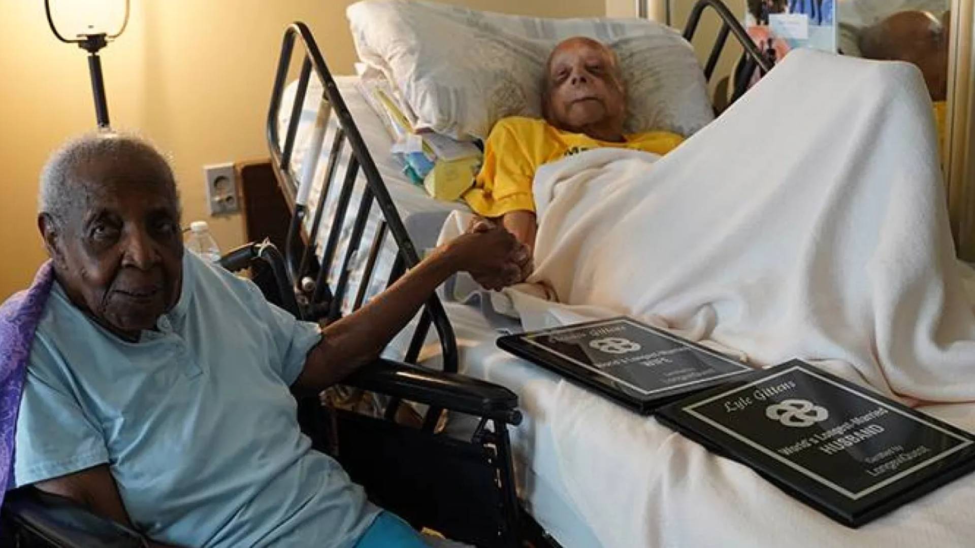 الزَّوْجَانِ لَايِل غِيتِنْز (108 أَعْوَام) وَإِلِيَانُور غِيتِنْز (107 أَعْوَام)