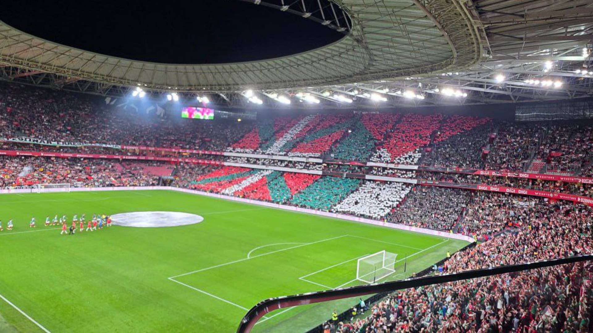 من ملعب مباراة فلسطين والباسك