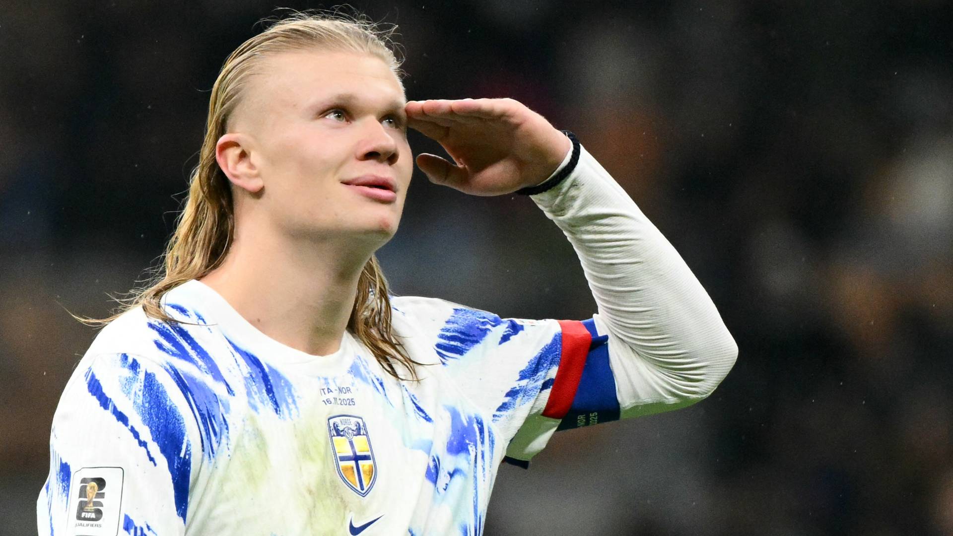 هالاند يحتفل بهدف