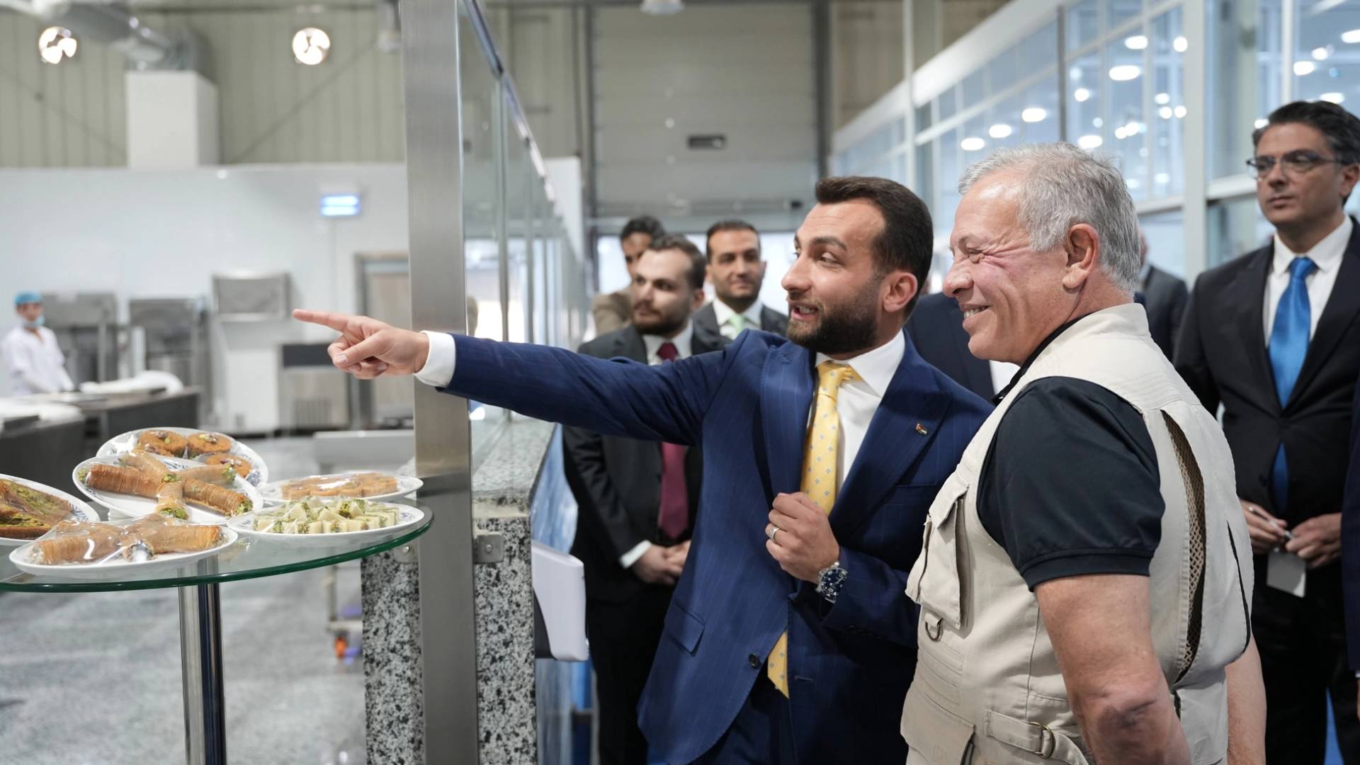 الملك يزور منشآت صناعية في القسطل توفر أكثر من 1650 فرصة عمل