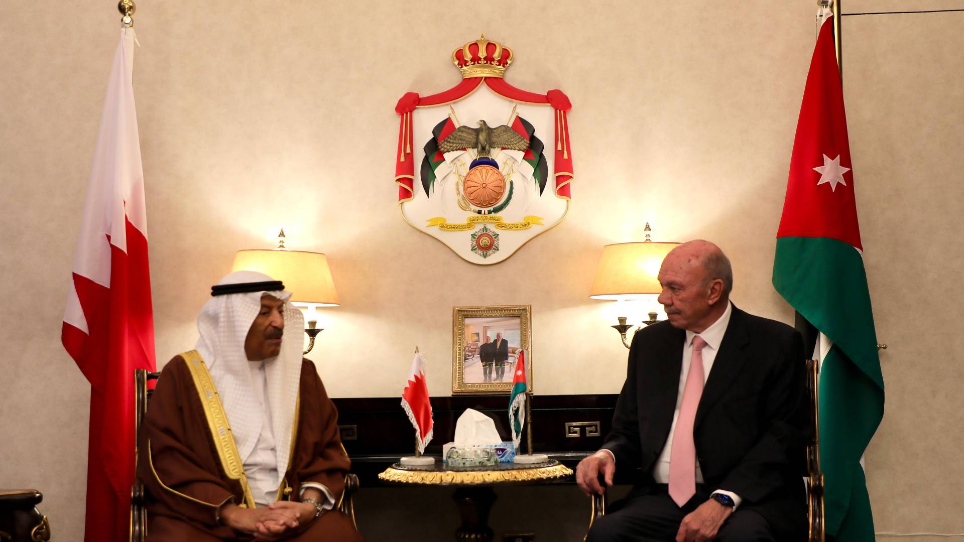 الفايز يُجري مباحثات رسمية مع نظيره البحريني في عمّان