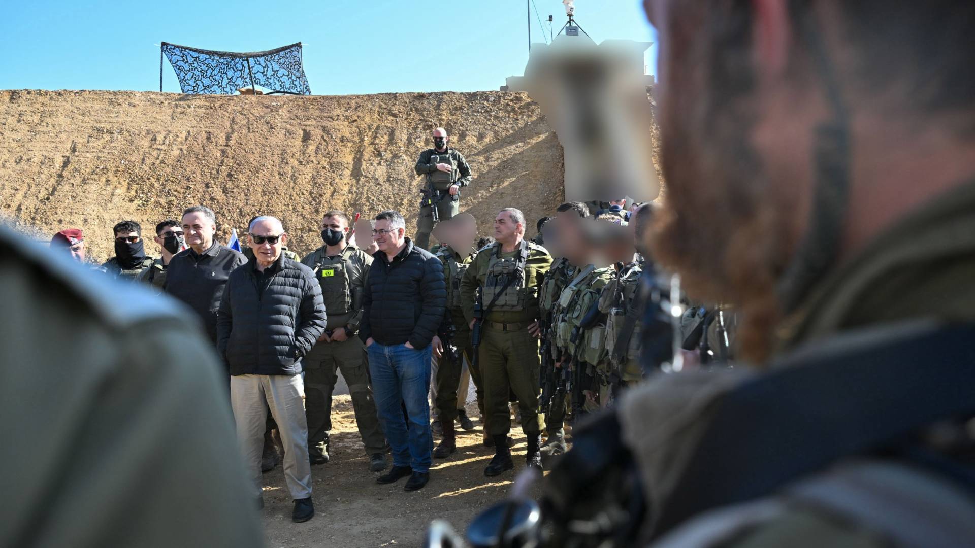 نتنياهو داخل موقع عسكري تابع لجيش الاحتلال في ما يعرف بـ"المنطقة العازلة"