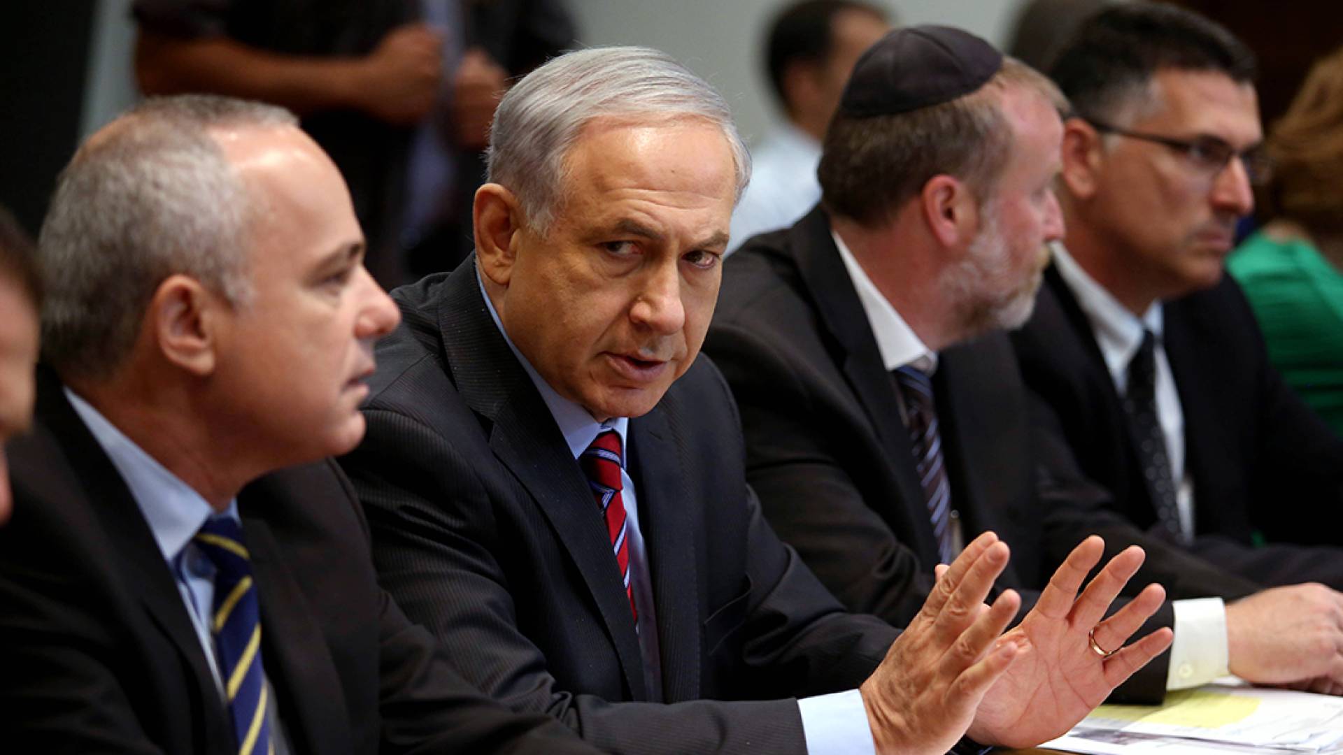 رئيس وزراء الاحتلال من جلسة الكابينت-أرشيف