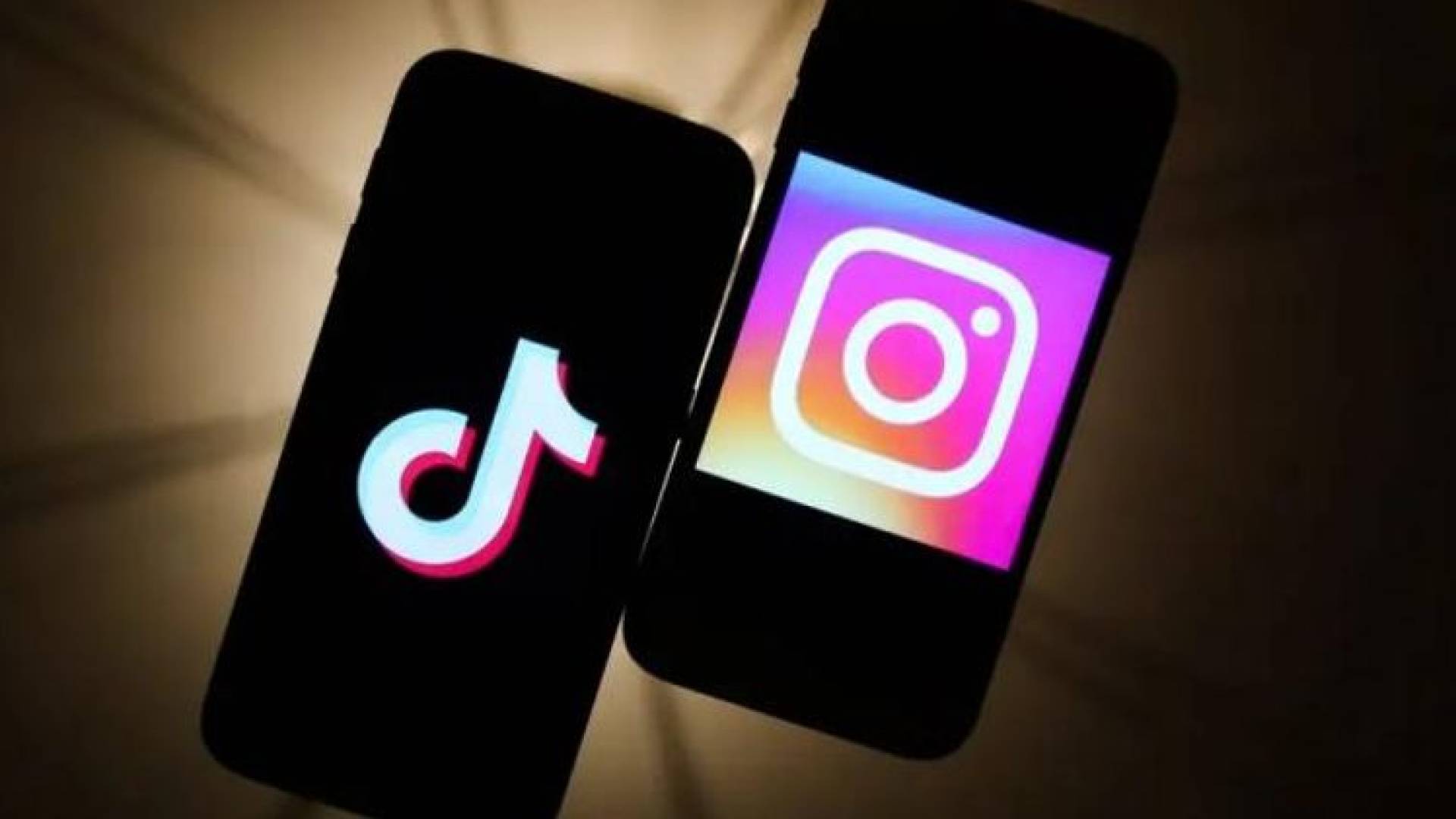 تطبيق تيك توك و انستغرام