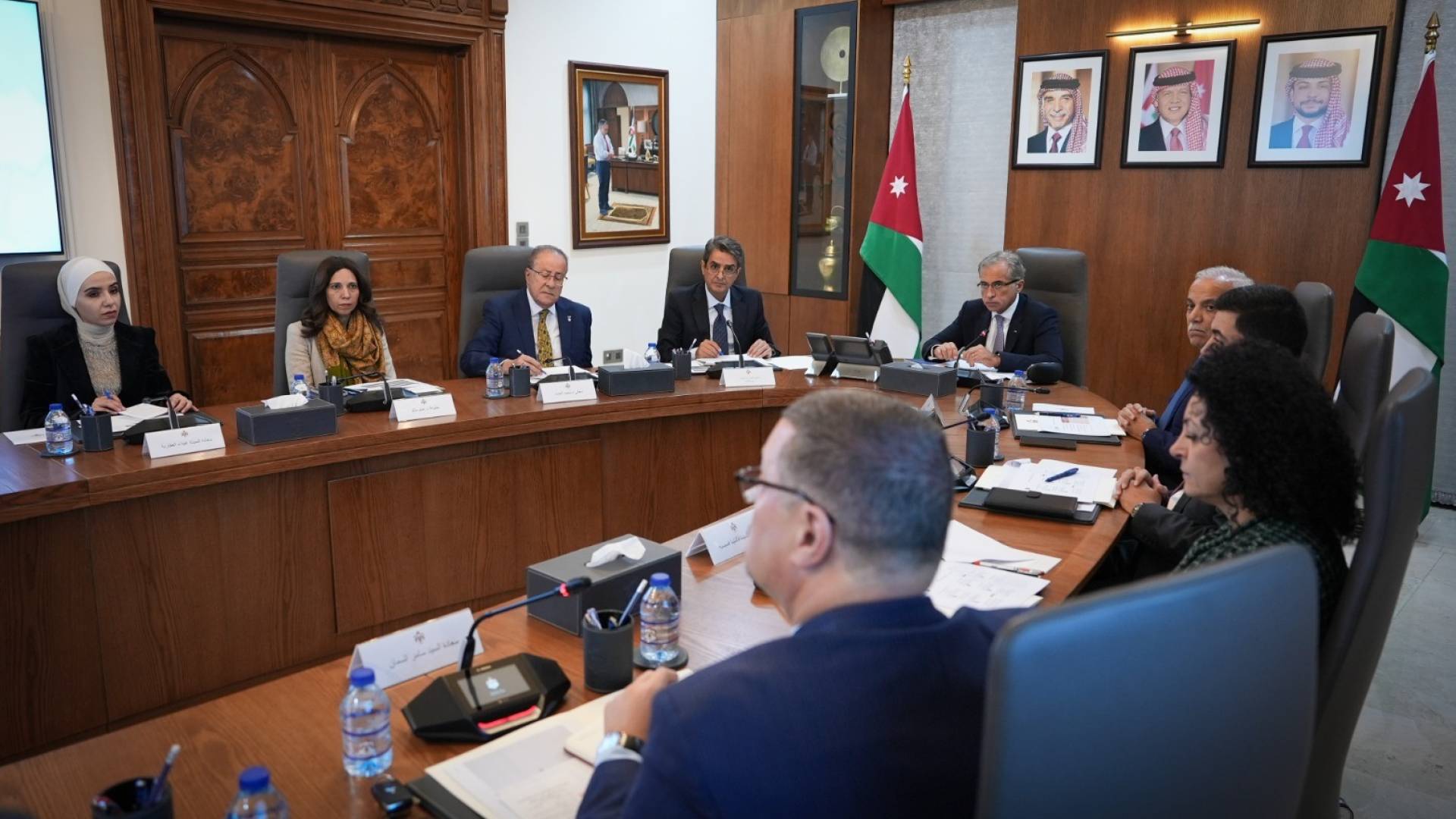 خلال الاجتماع رئيس اللوزراء جعفر حسان