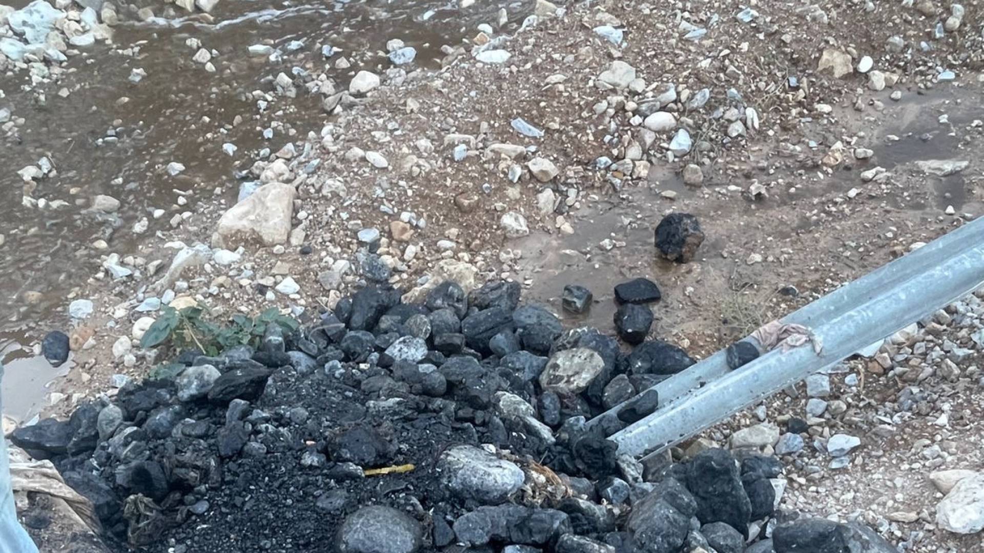 خلال العمل على اصلاح تسرب المياه المعالجة