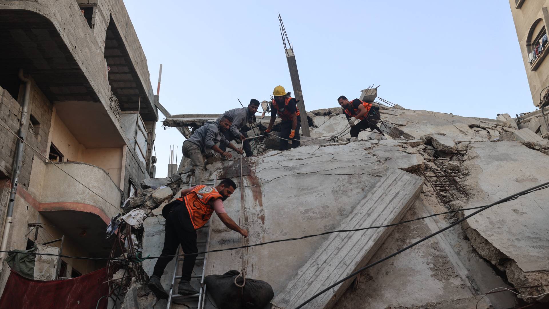 استهداف الاحتلال لمبنى في قطاع غزة