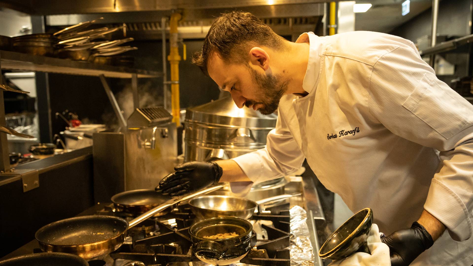 الشيف في مطبخ يعمل بالذكاء الاصطناعي في دبي