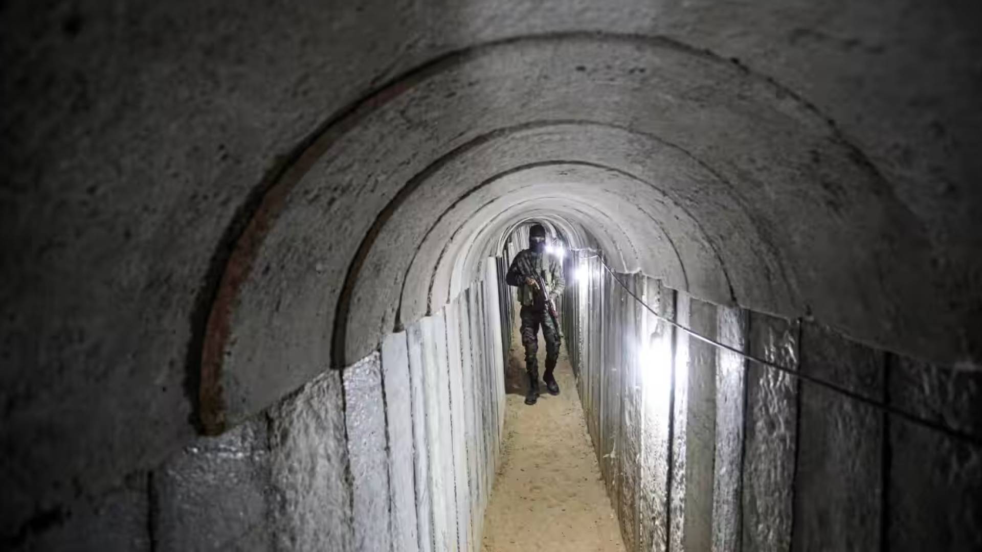 عنصر من المقاومة الفلسطينية في الانفاق - أرشيفية