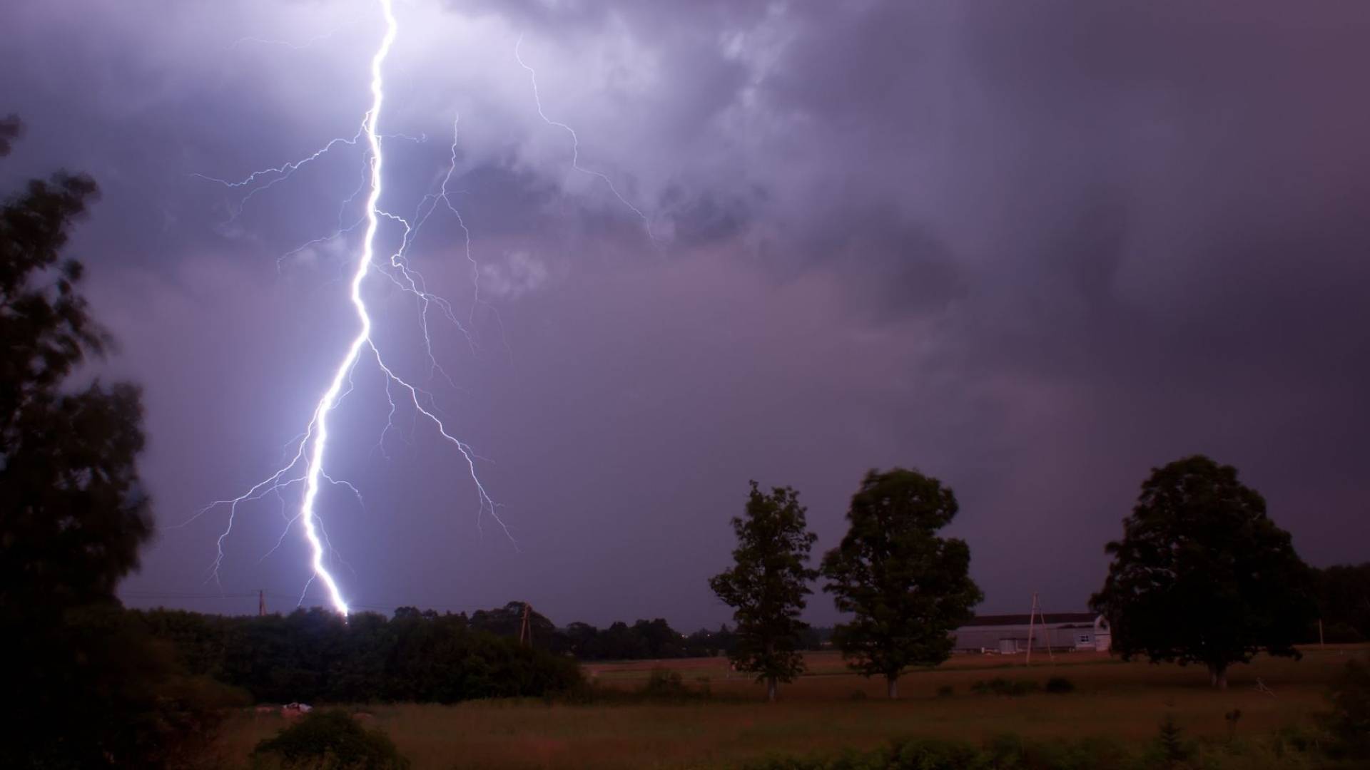 أمطار رعدية - تعبيرية