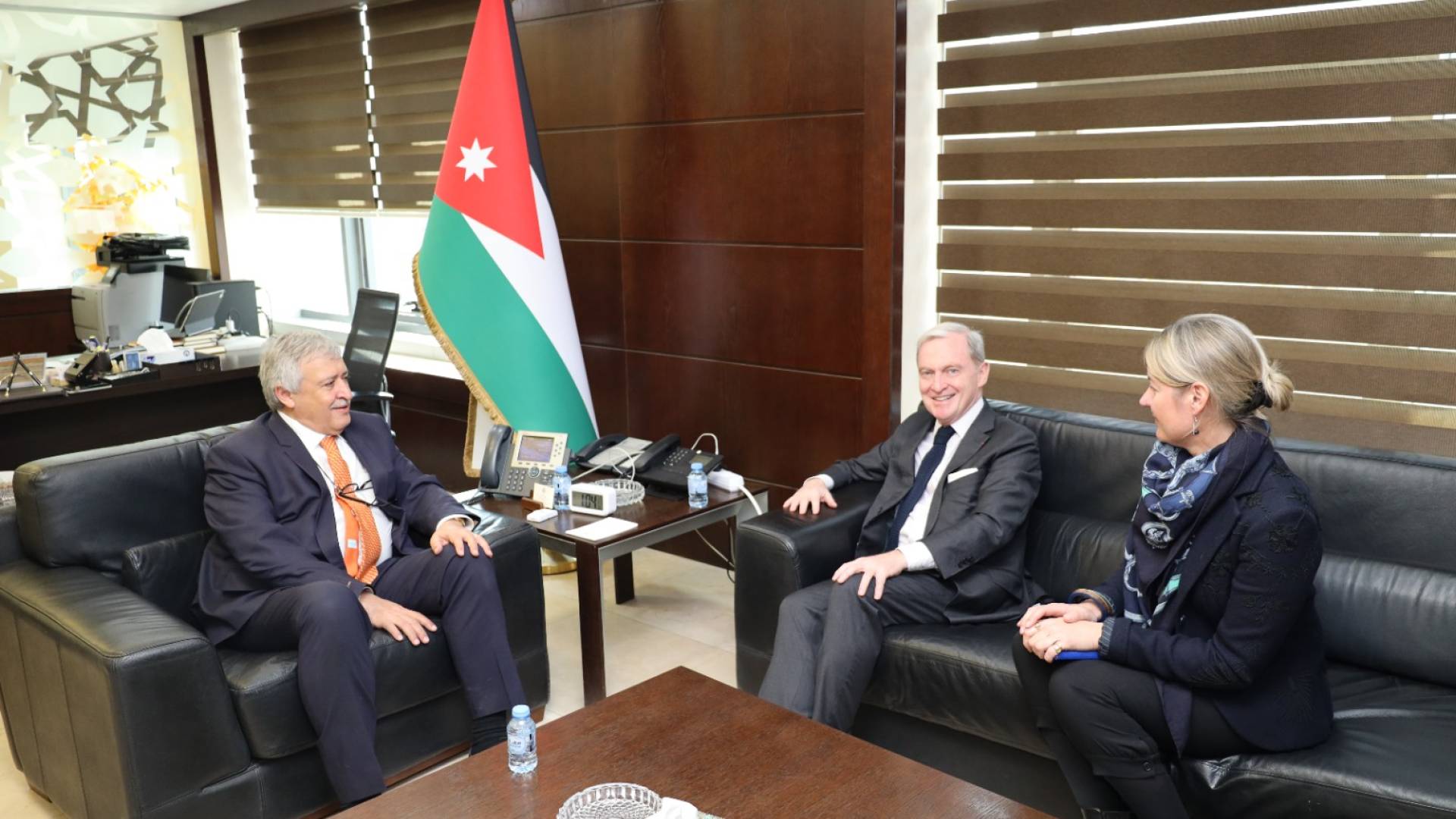 وَزِيرُ النَّقْلِ الدُّكْتُورُ نِضَالُ القَطَامِينِ و السَّفِيرَ الفَرَنْسِيَّ فِي عَمَّانَ فْرَانْك جِيلْيِهْ