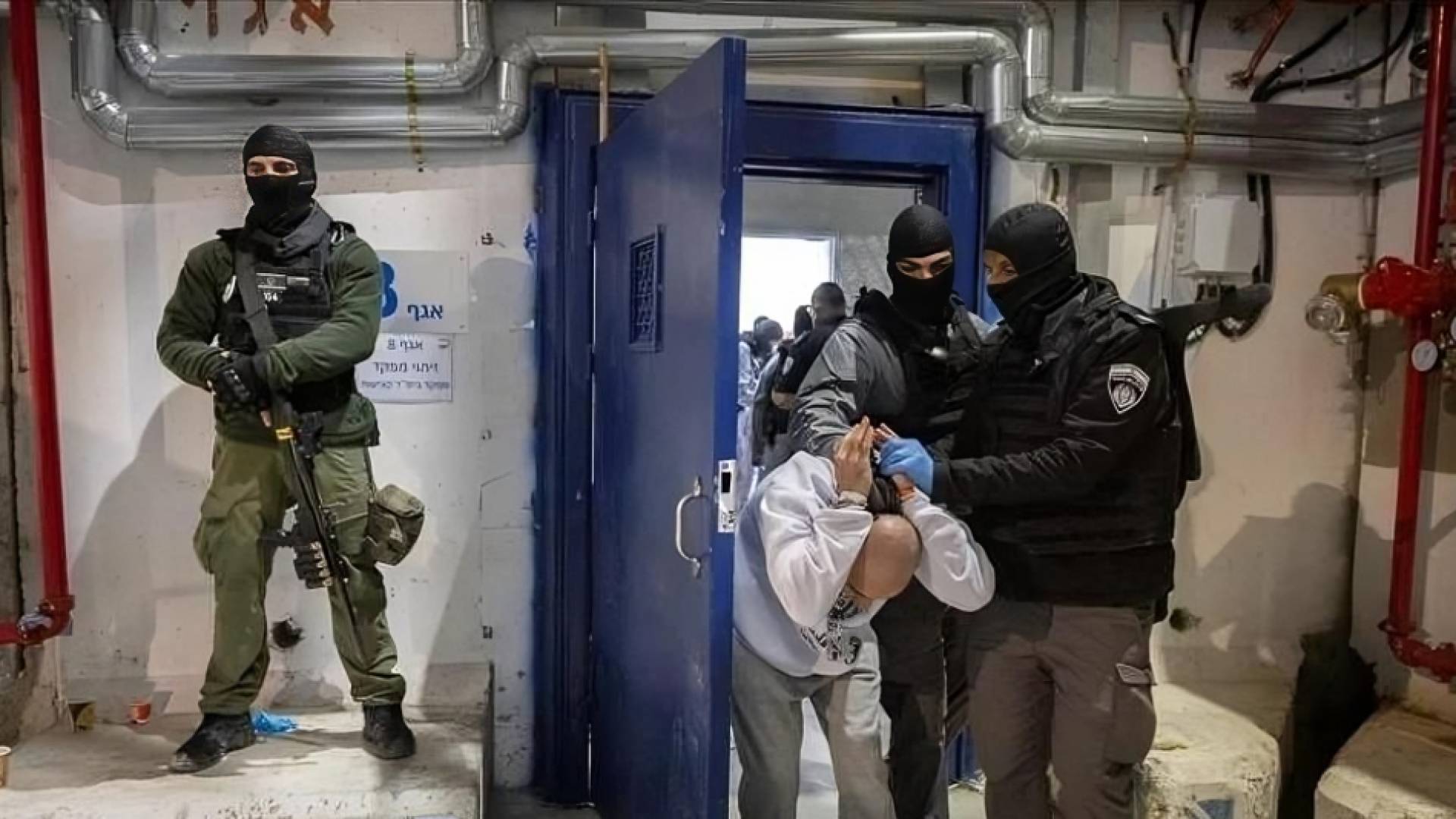 اسرى في سجون الاحتلال