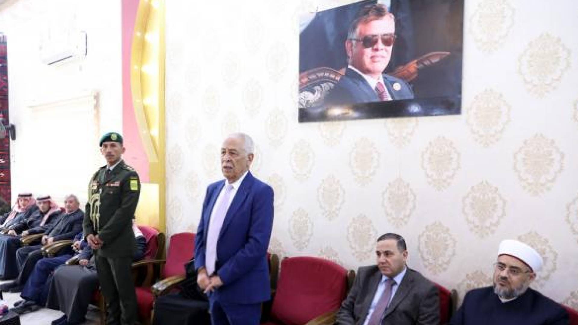 العيسوي خلال تقديم واجب العزاء