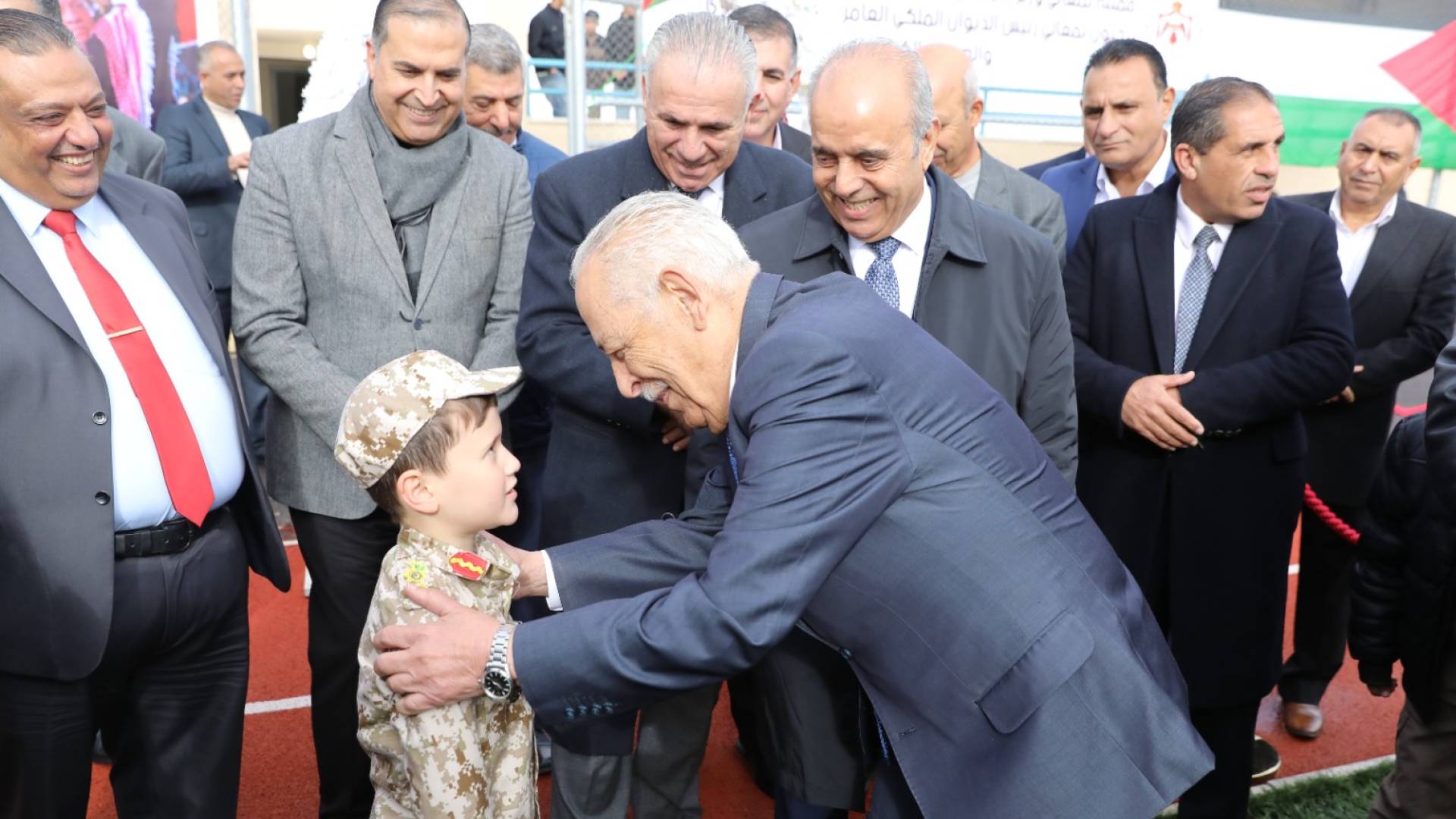 مَنْدُوبًا عَنِ المَلِكِ.. العَيْسَوِيُّ يَفْتَتِحُ مَدْرَسَتَيْنِ نَمُوذَجِيَّتَيْنِ فِي عَمَّانَ وَمَلْعَبًا فِي مَأْدَبَا