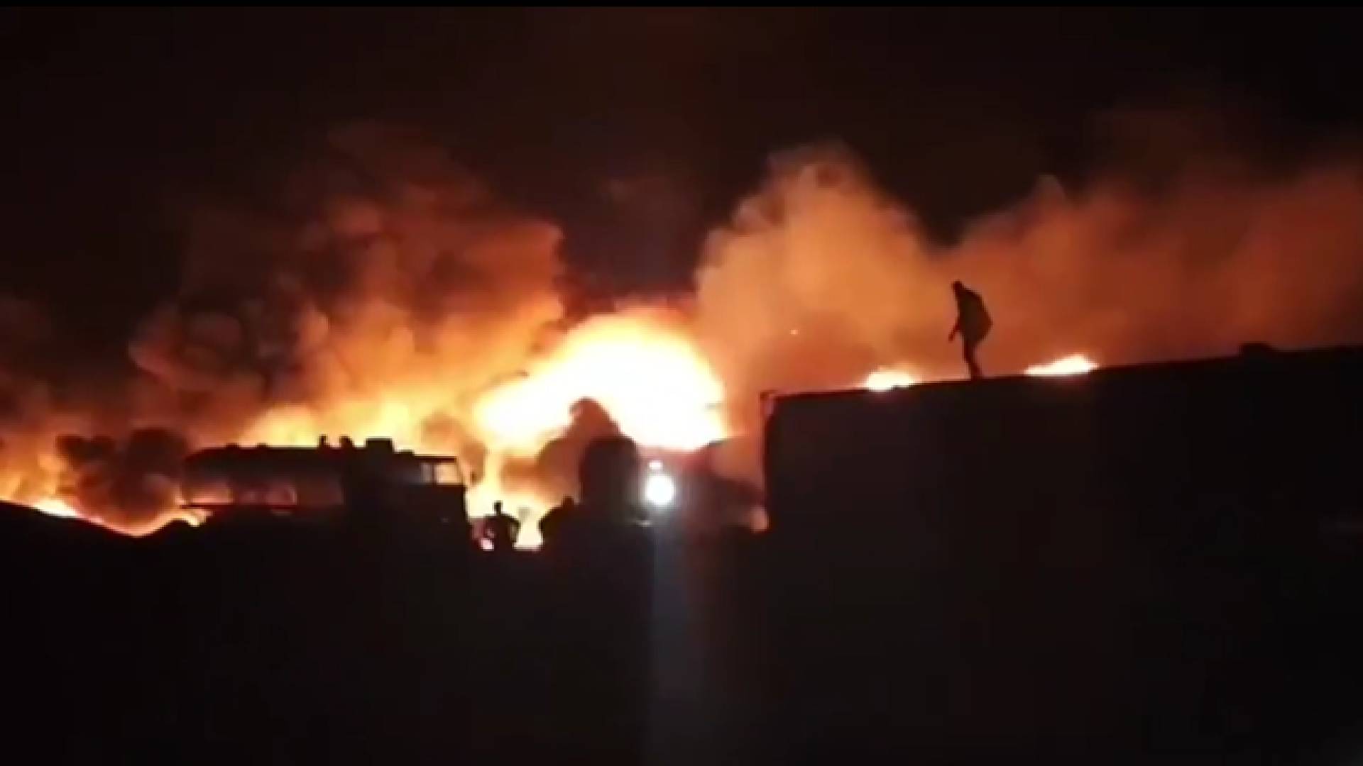 انفجارٌ يهزُّ مصفاةَ نفطٍ شرقيَّ ديرِ الزورِ