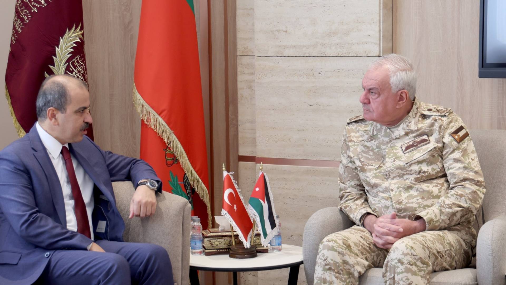 رئيس هيئة الأركان المشتركة يستقبل السفير التركي