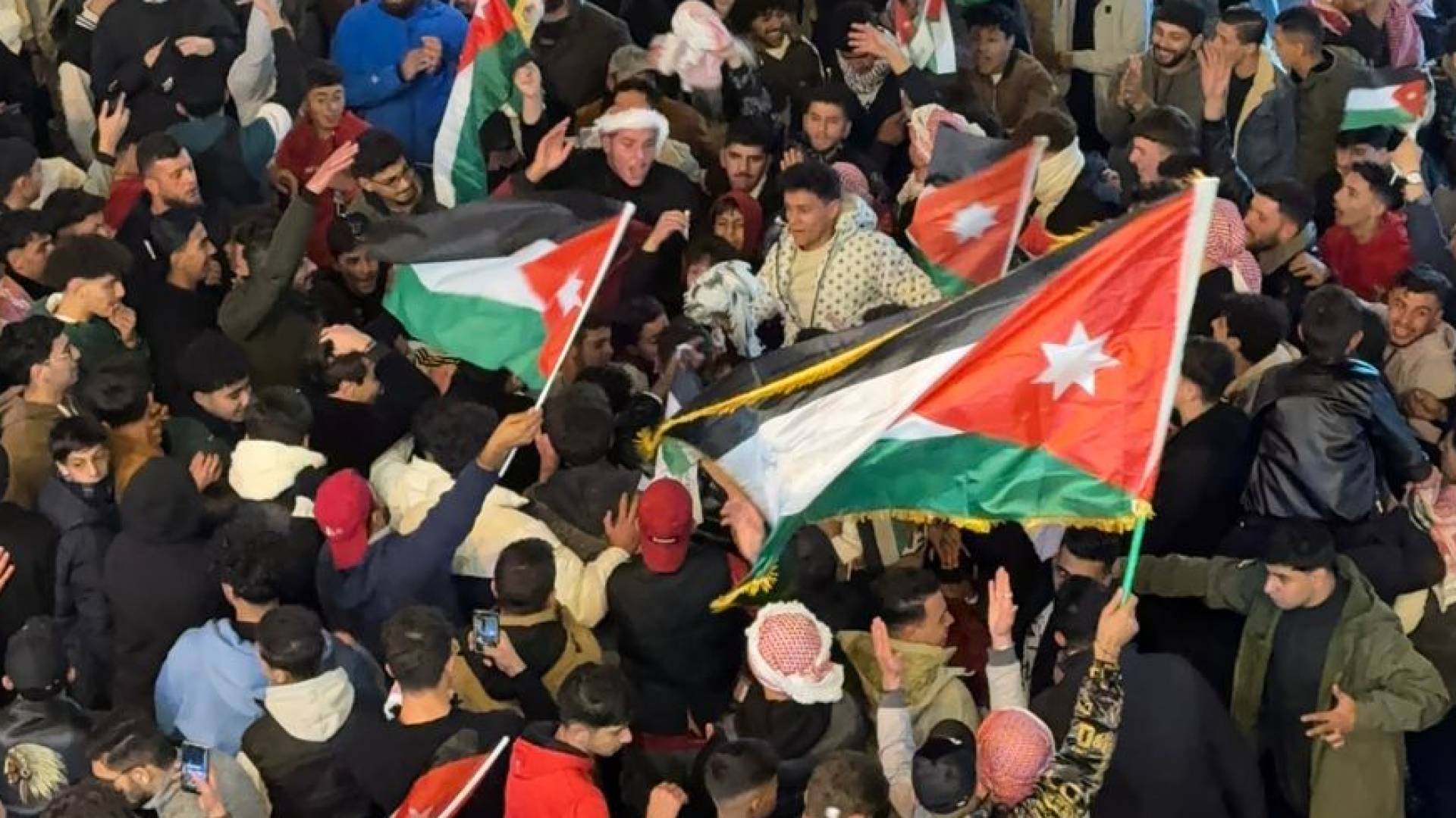 احتفال الشعب الاردني بتأهل منتخب "النشامى" إلى نهائي كأس العرب