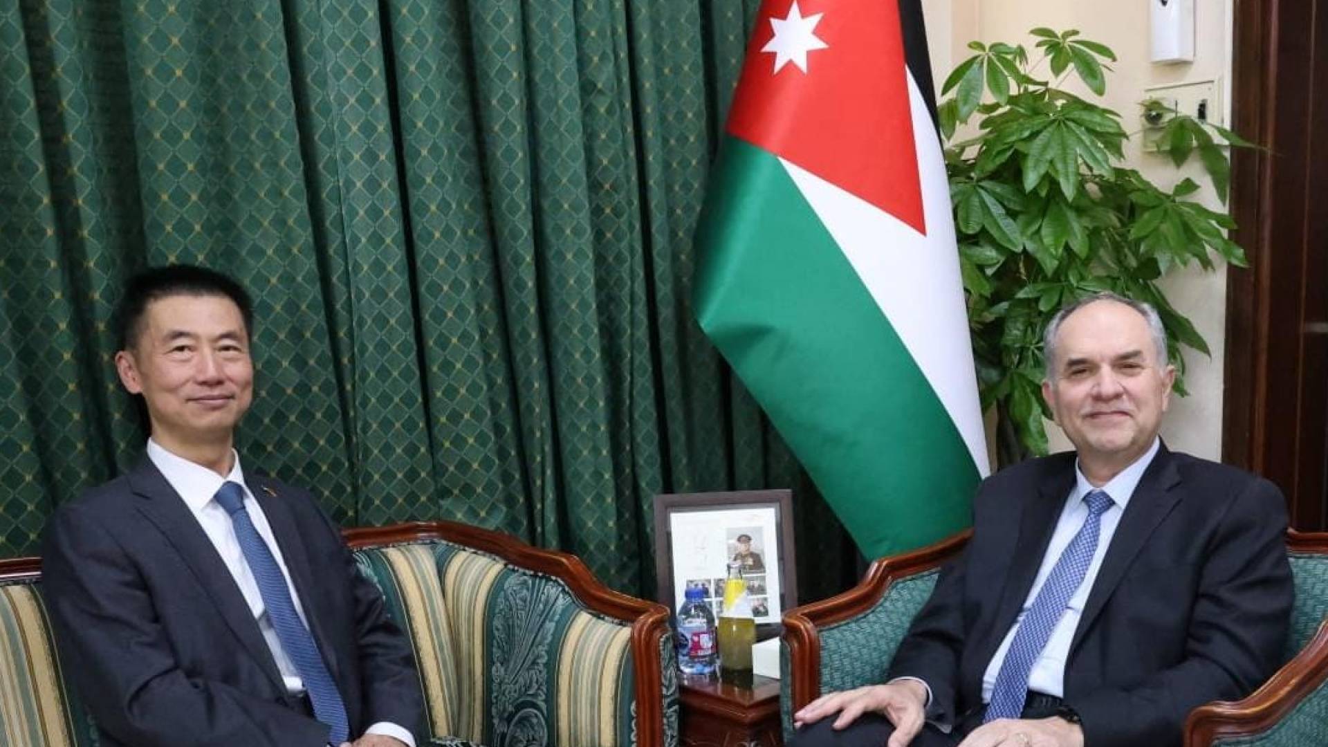 استقبل وزير العدل، الدكتور بسام التلهوني سفير جمهورية الصين الشعبية لدى المملكة
