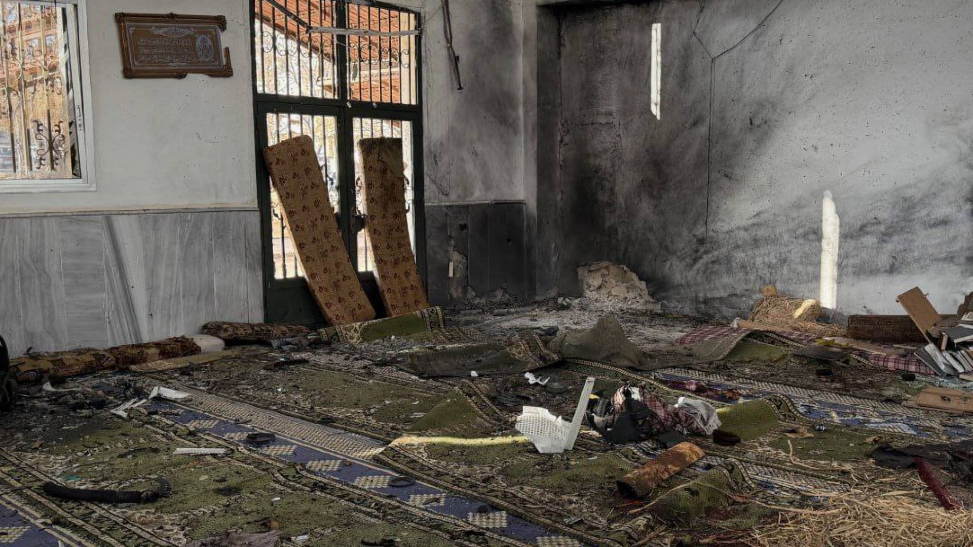 الانفجار الإرهابي الذي وقع في مسجد الإمام علي بن أبي طالب بمدينة حمص