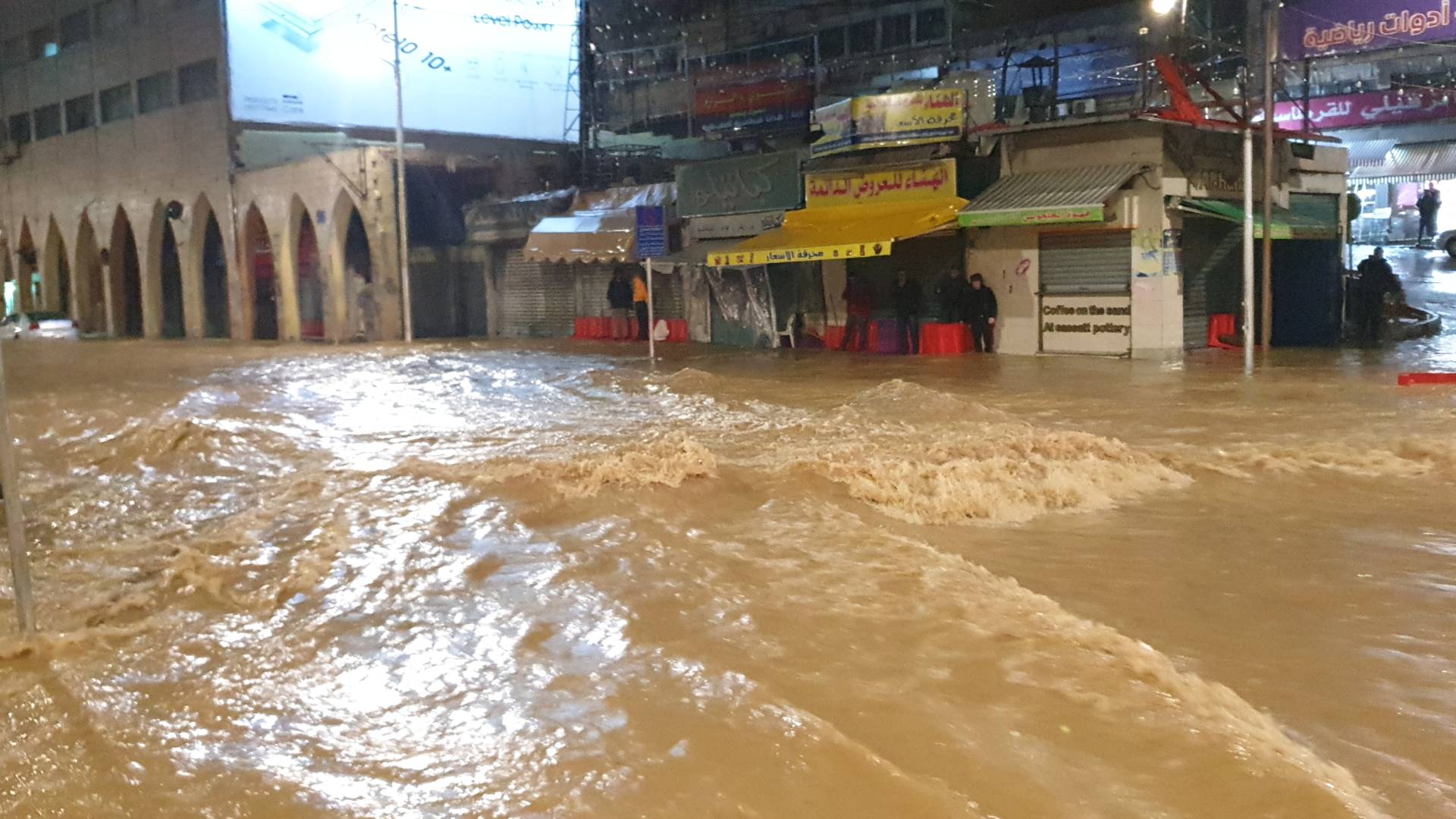 ارتفاع منسوب المياة في احد شوارع العاصمة عمان _ارشيفية