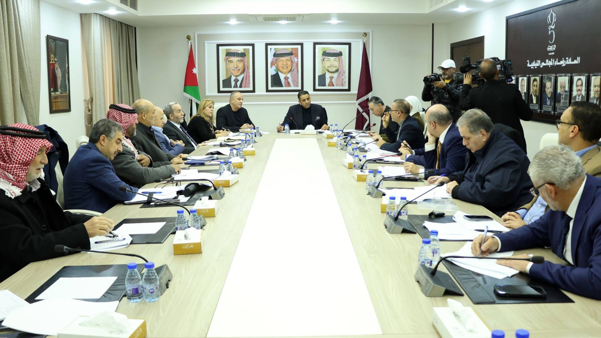 خلال الاجتماع، الذي رأسه النائب خالد أبو حسان بحضور وزير الصناعة والتجارة يعرب القضاة