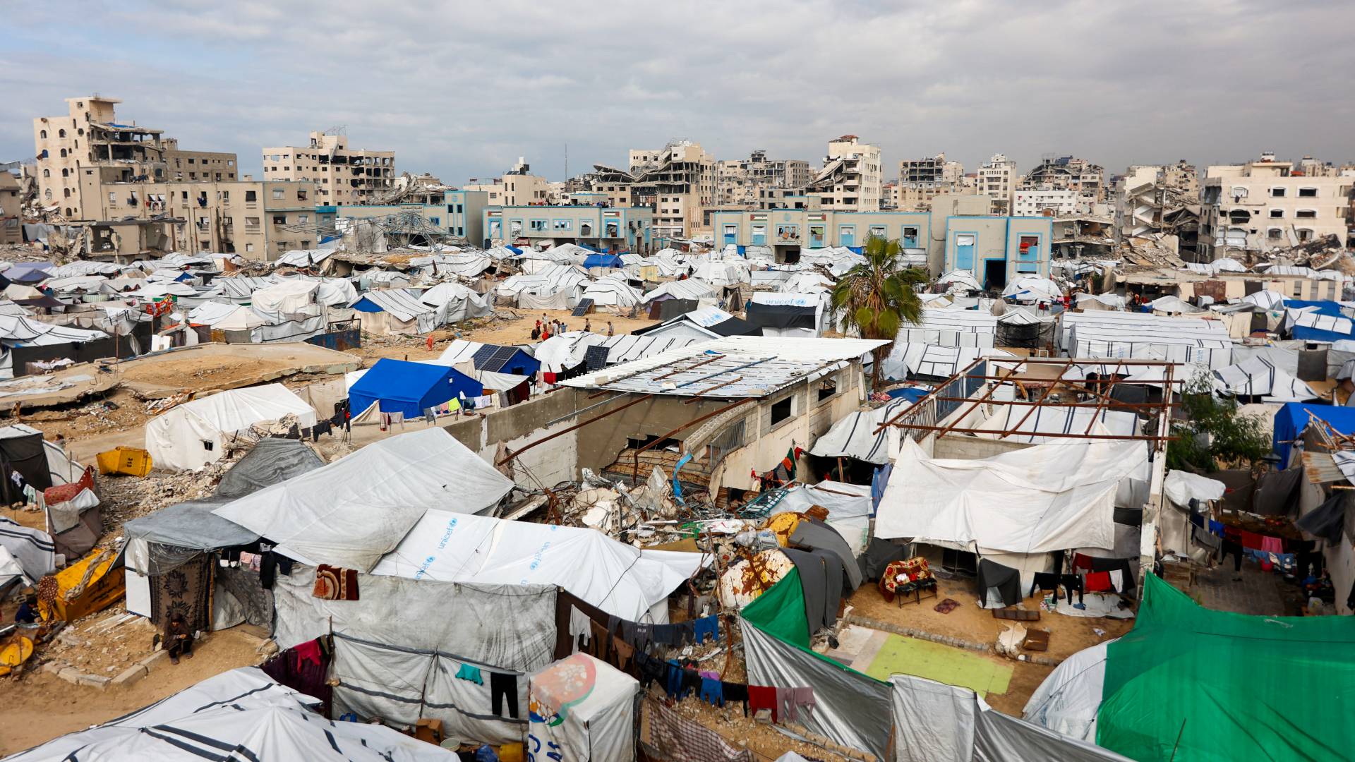 مخيم للنازحين في غزة