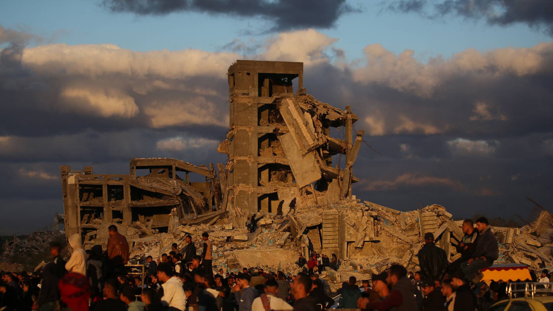 الدمار في قطاع غزة في ظل اختراق وقف إطلاق النار المستمر