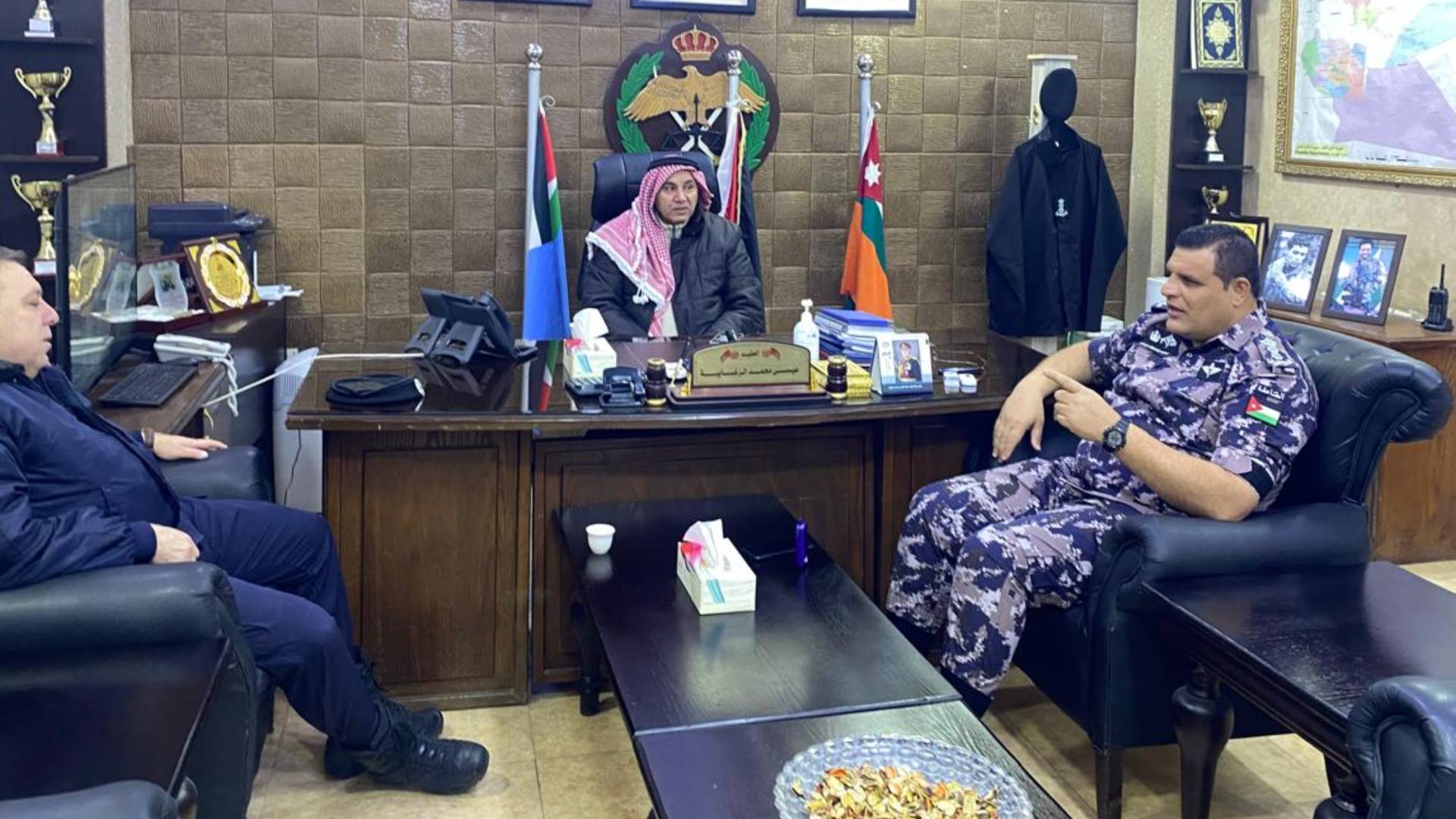 محافظ الزرقاء فراس أبو قاعود في مديرية دفاع مدني الزرقاء