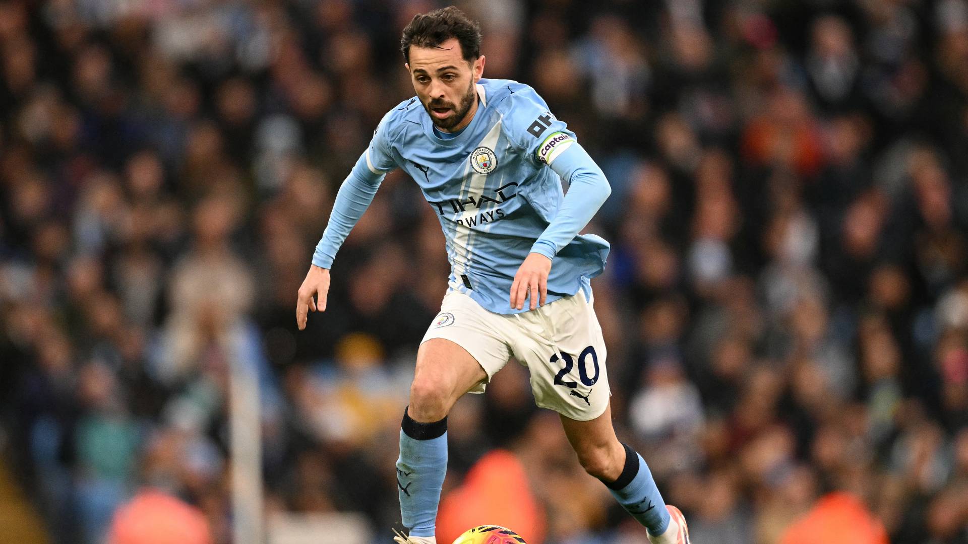 لاعب الوسط البرتغالي برناردو سيلفا