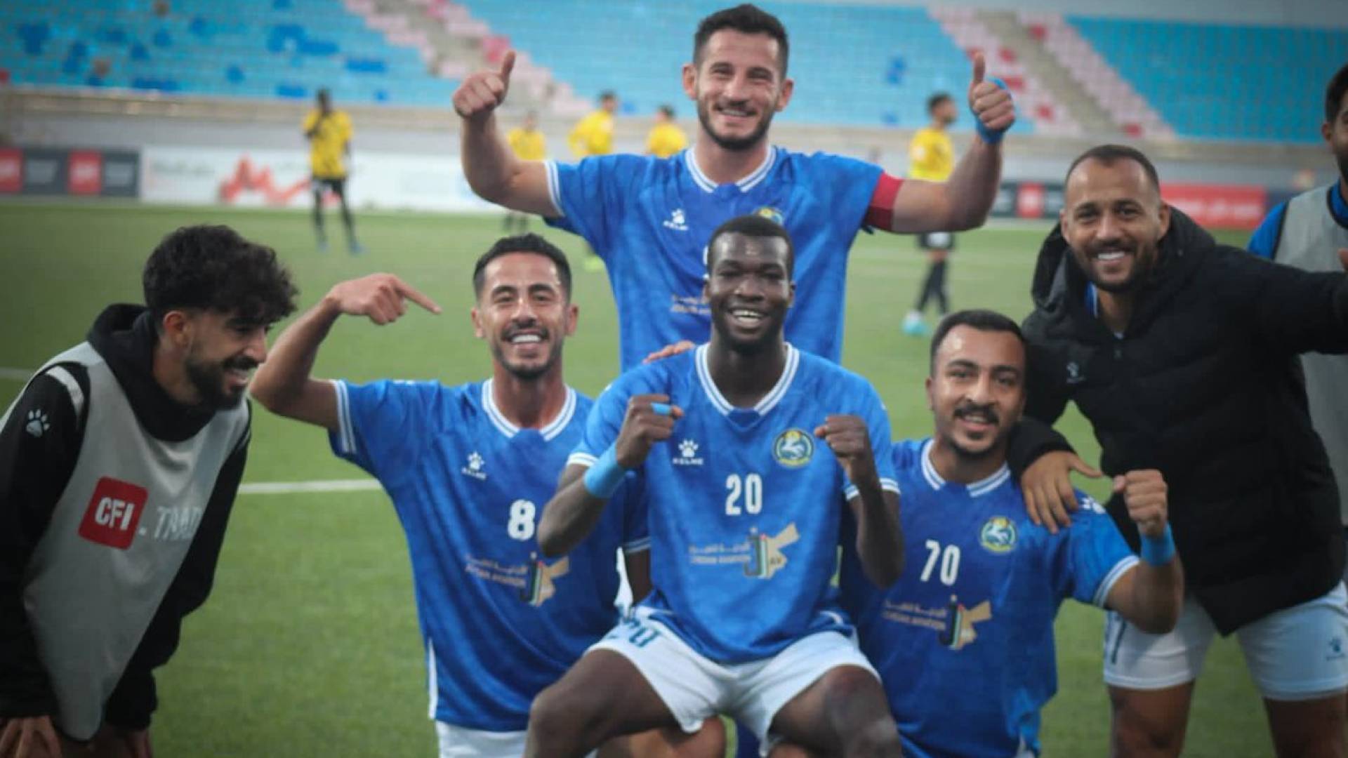 لاعبو السلط يحتفلون بهدف سابق